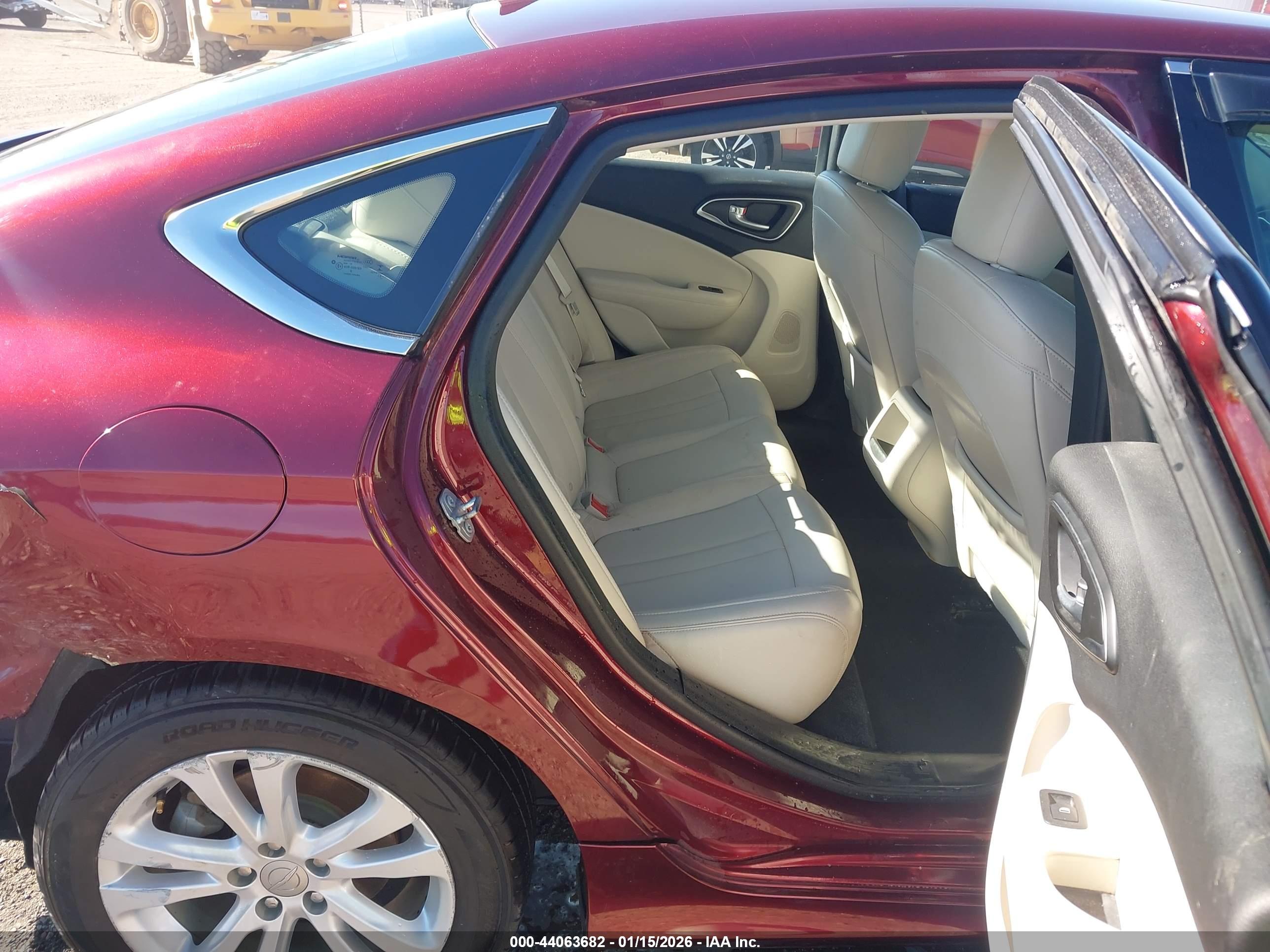 CHRYSLER 200 image 8