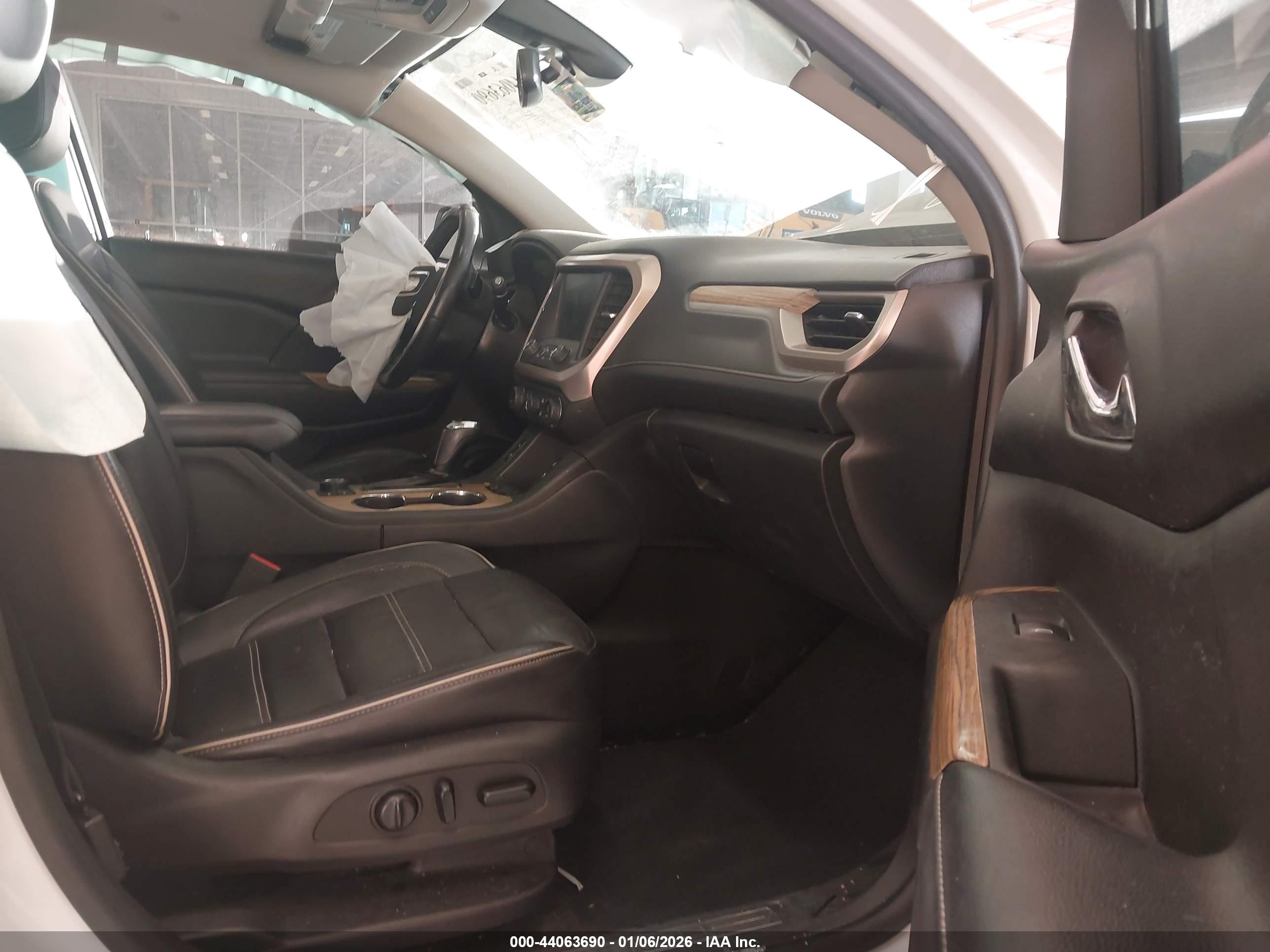 GMC ACADIA image 5