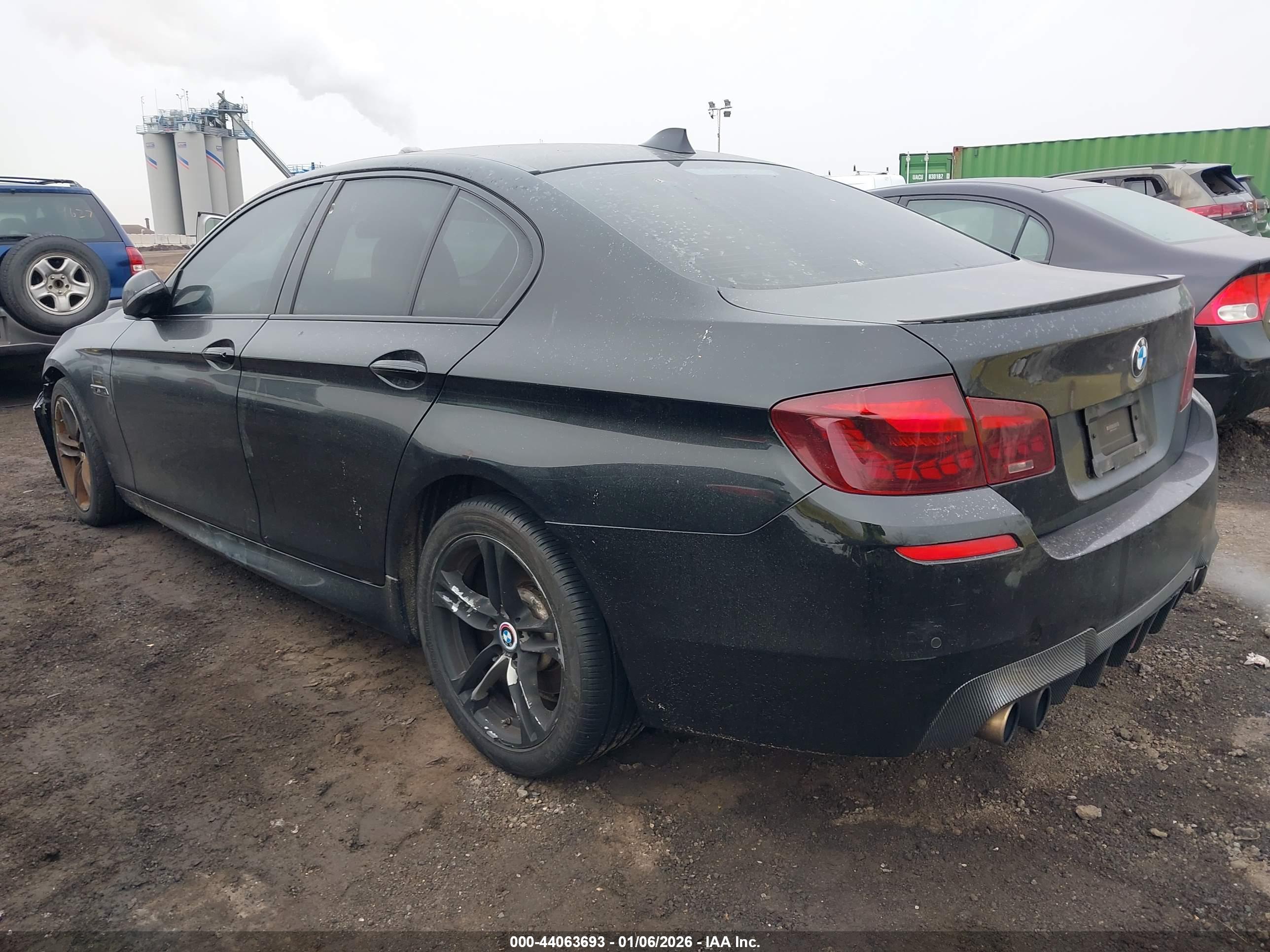 BMW 528I image 3