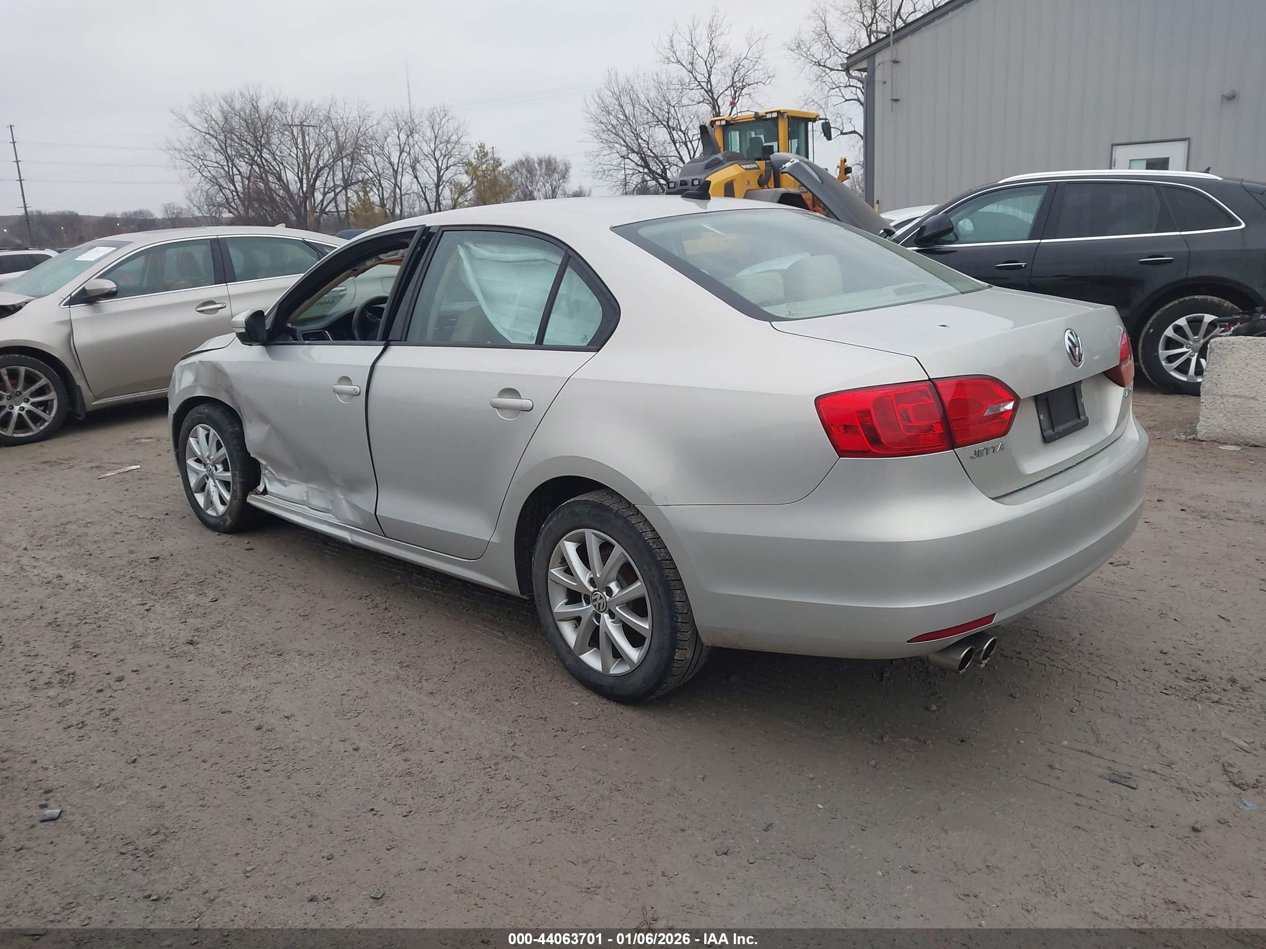VOLKSWAGEN JETTA image 3