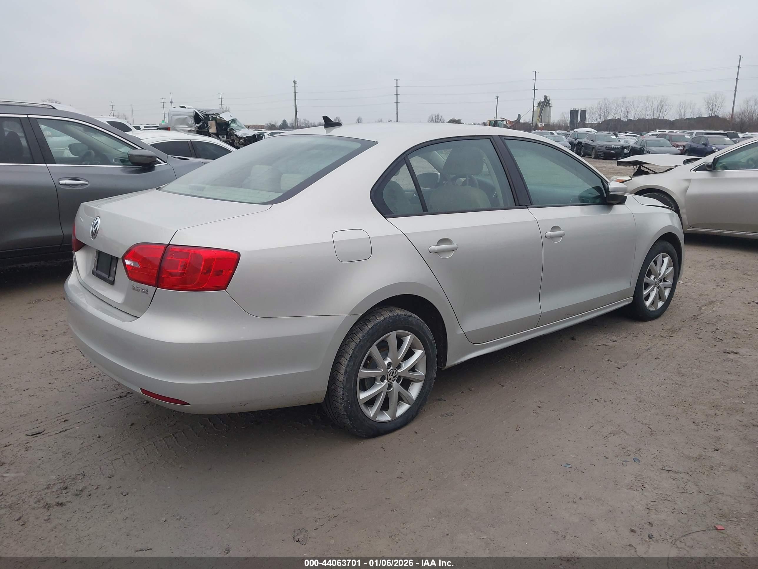 VOLKSWAGEN JETTA image 4