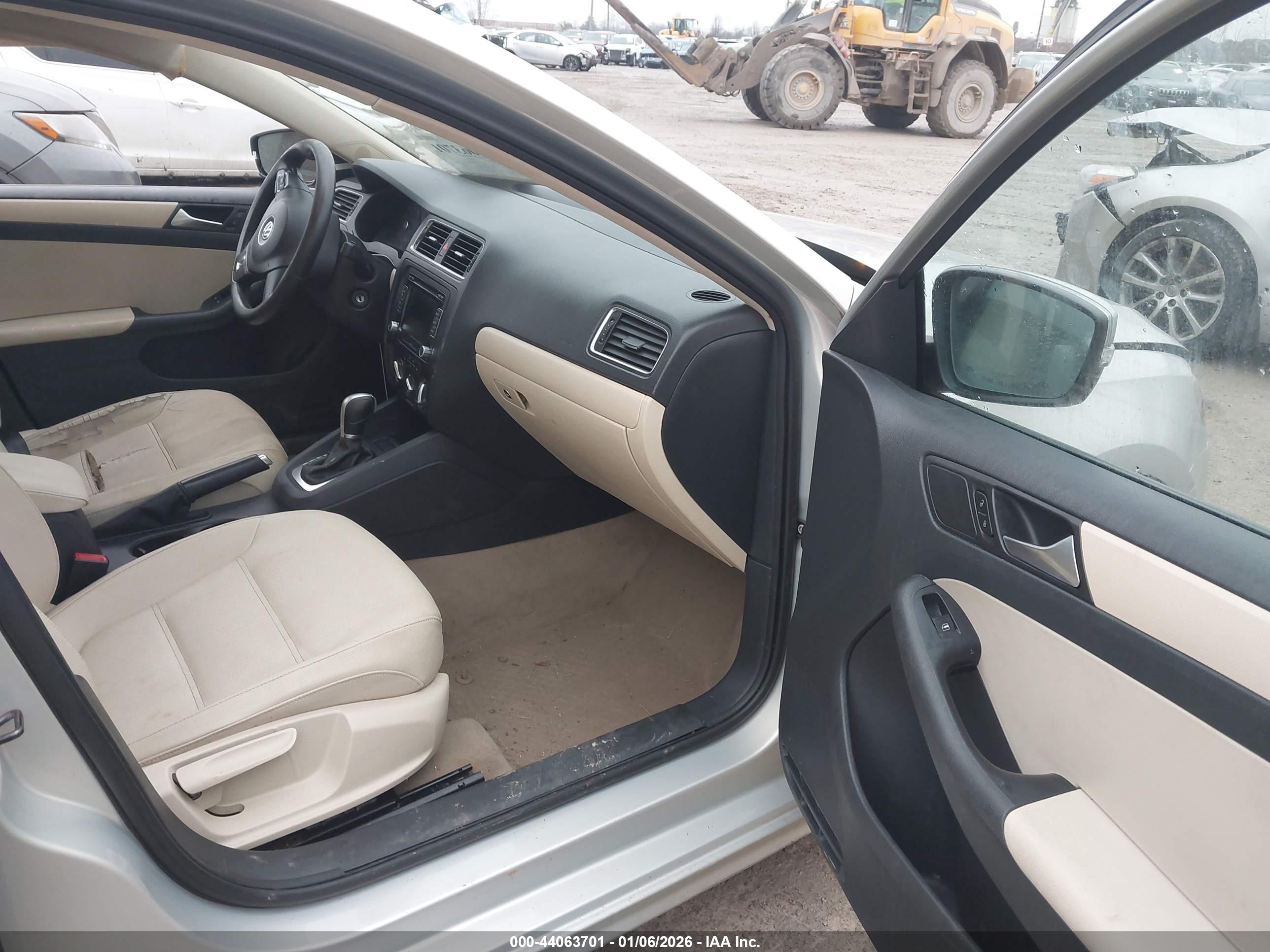 VOLKSWAGEN JETTA image 5