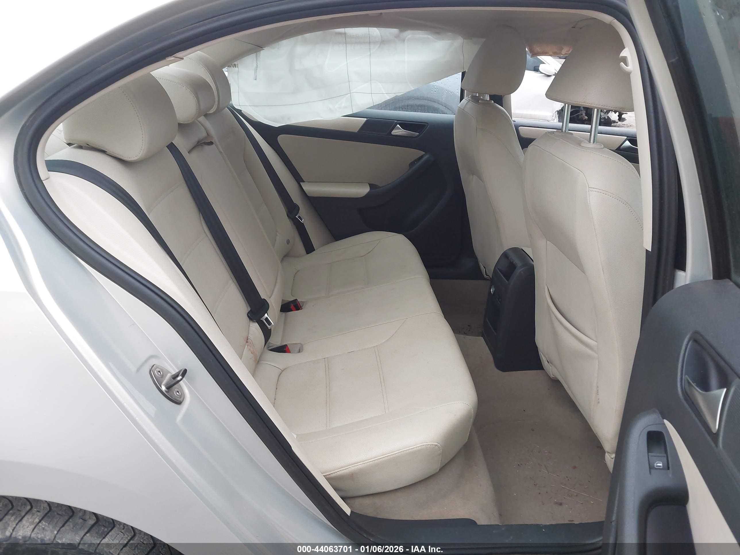 VOLKSWAGEN JETTA image 8