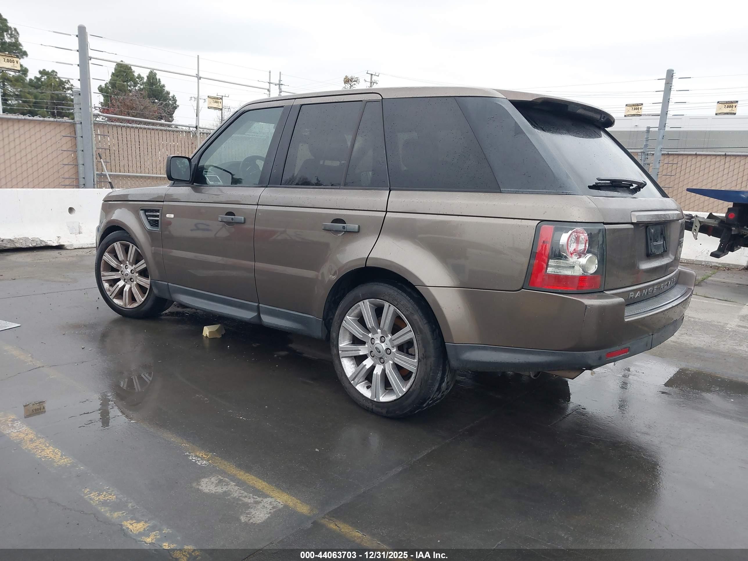 LAND ROVER image 3