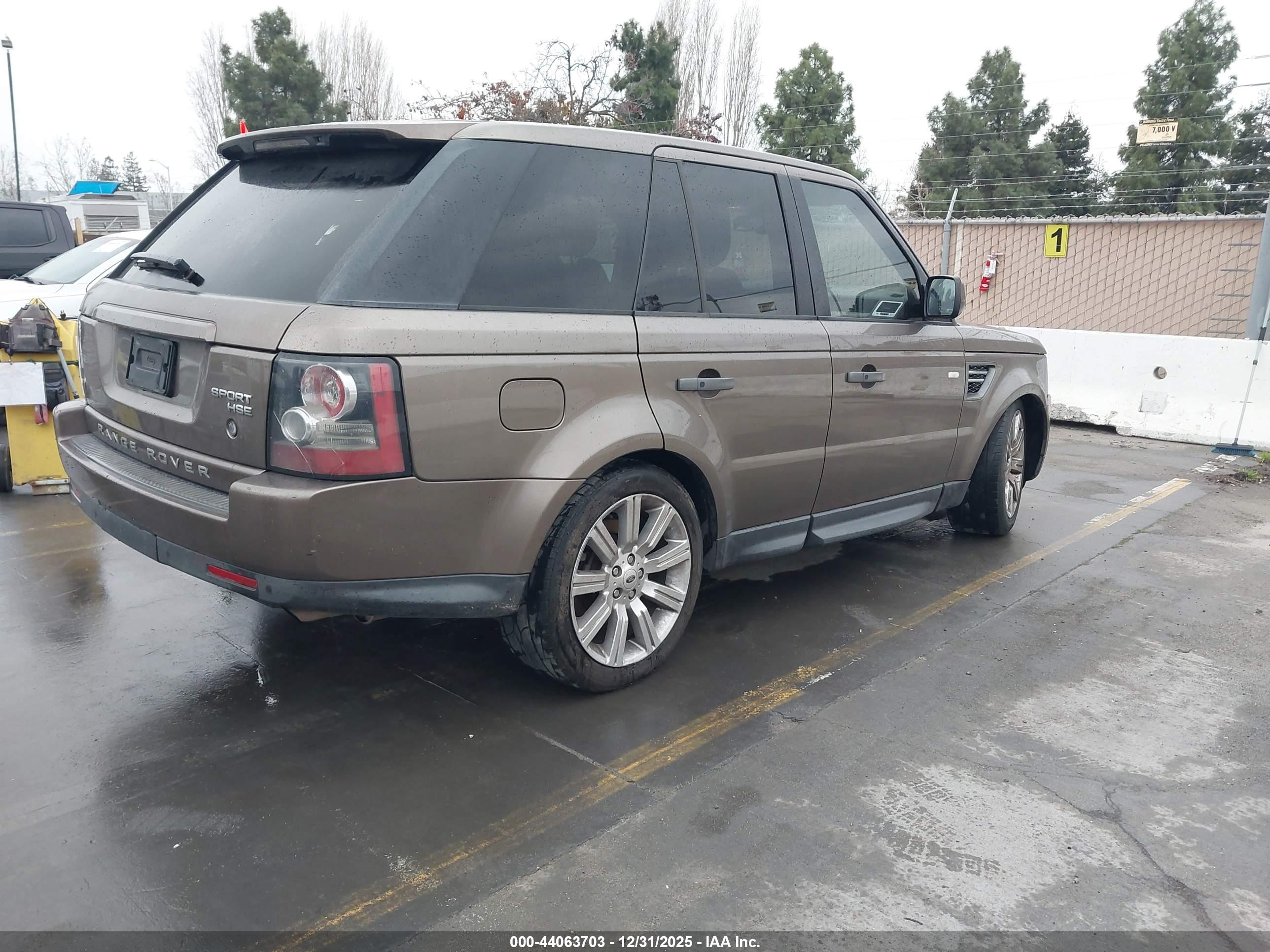 LAND ROVER image 4