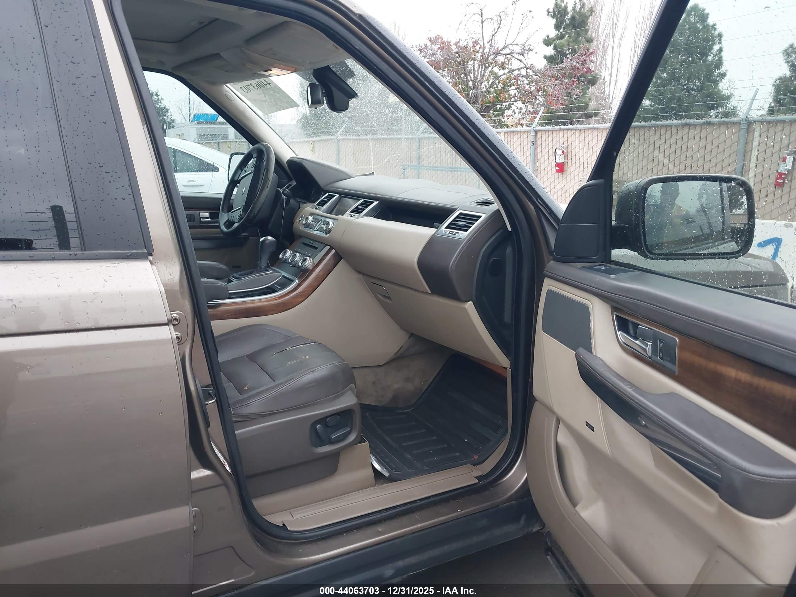 LAND ROVER image 5