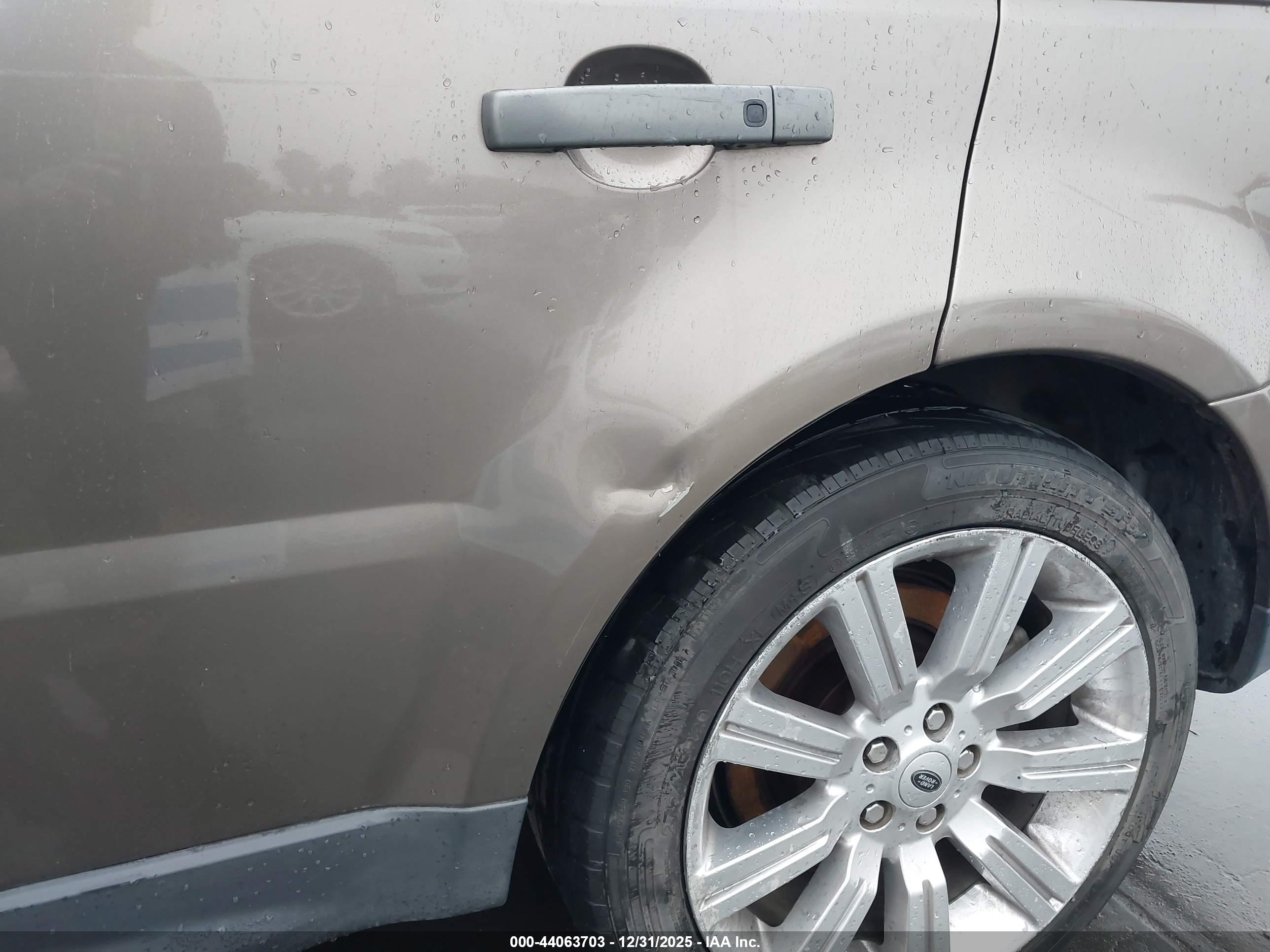 LAND ROVER image 6
