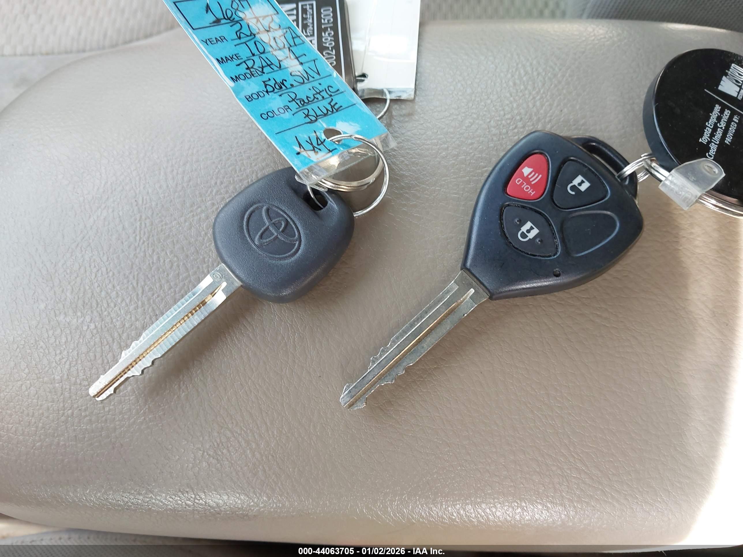 TOYOTA RAV4 image 11