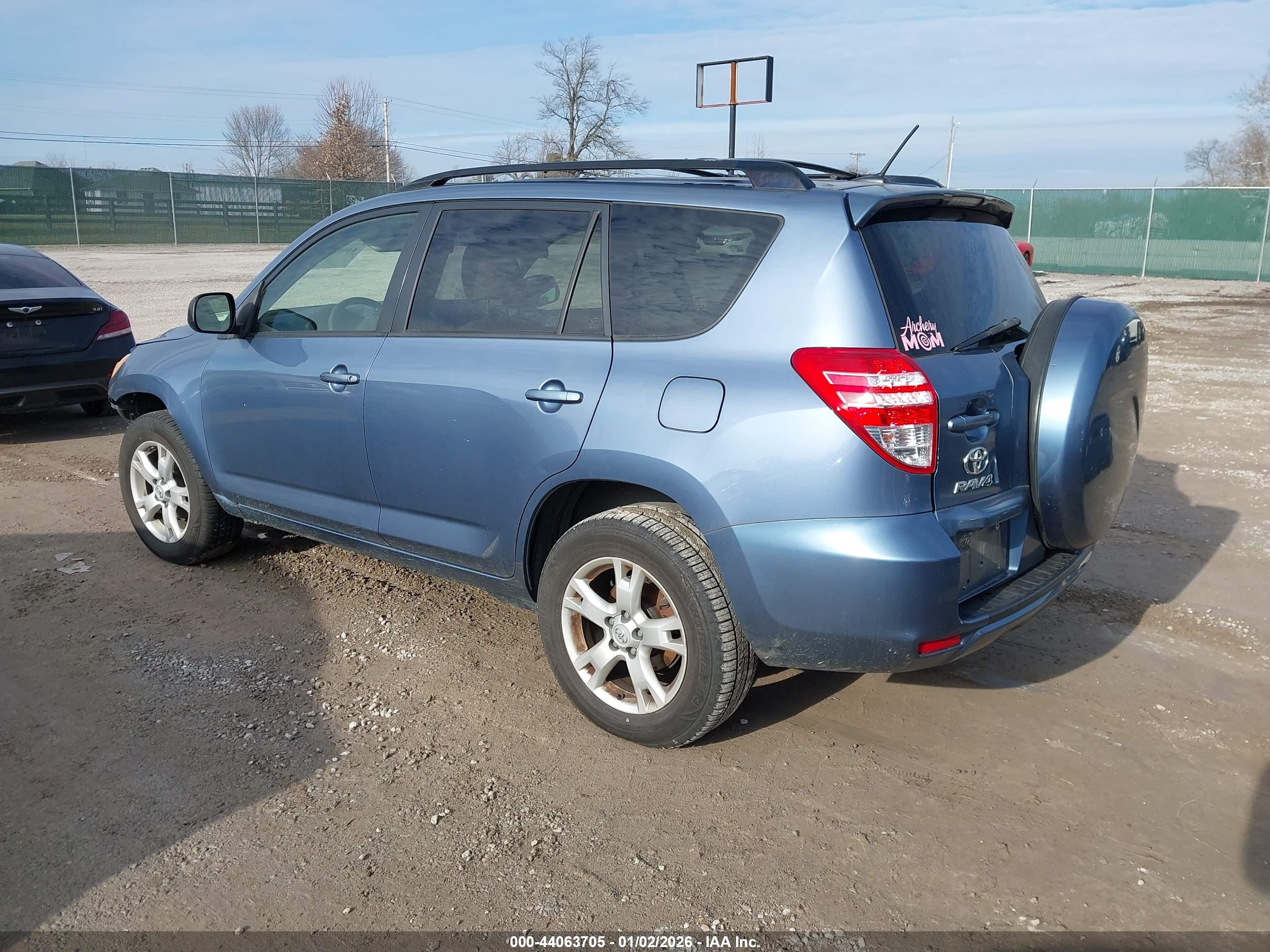TOYOTA RAV4 image 3