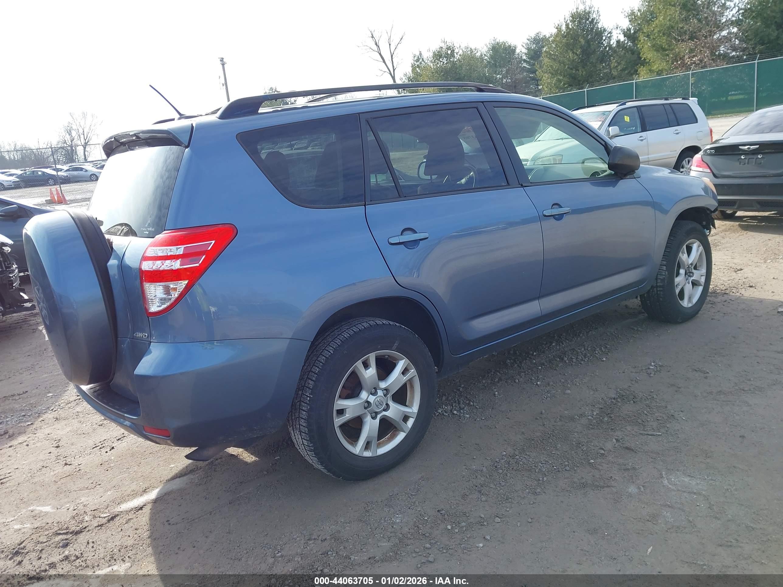 TOYOTA RAV4 image 4