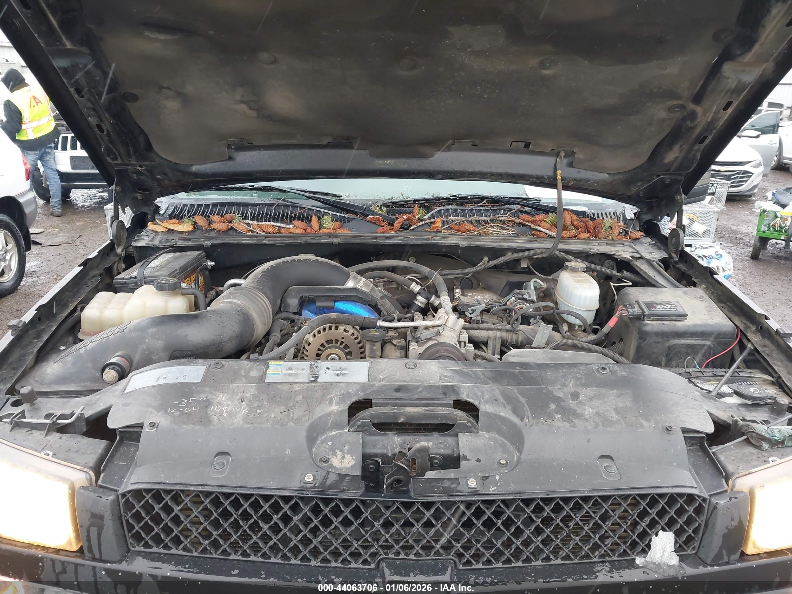 CHEVROLET SILVERADO image 10