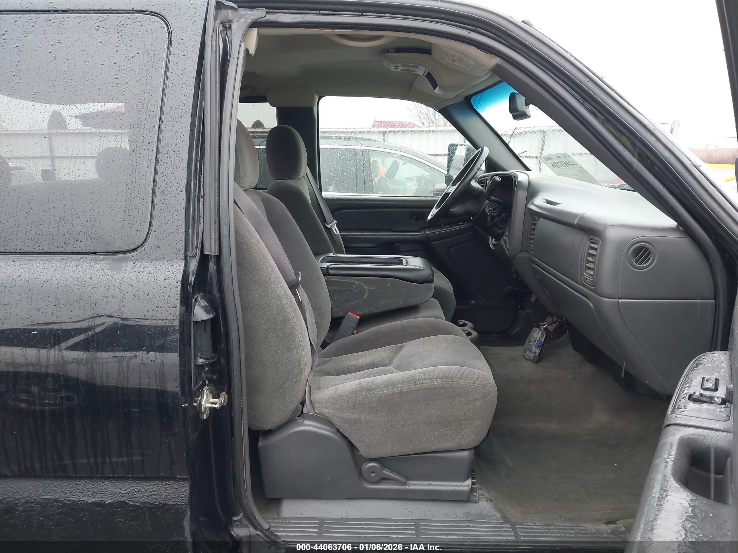 CHEVROLET SILVERADO image 5