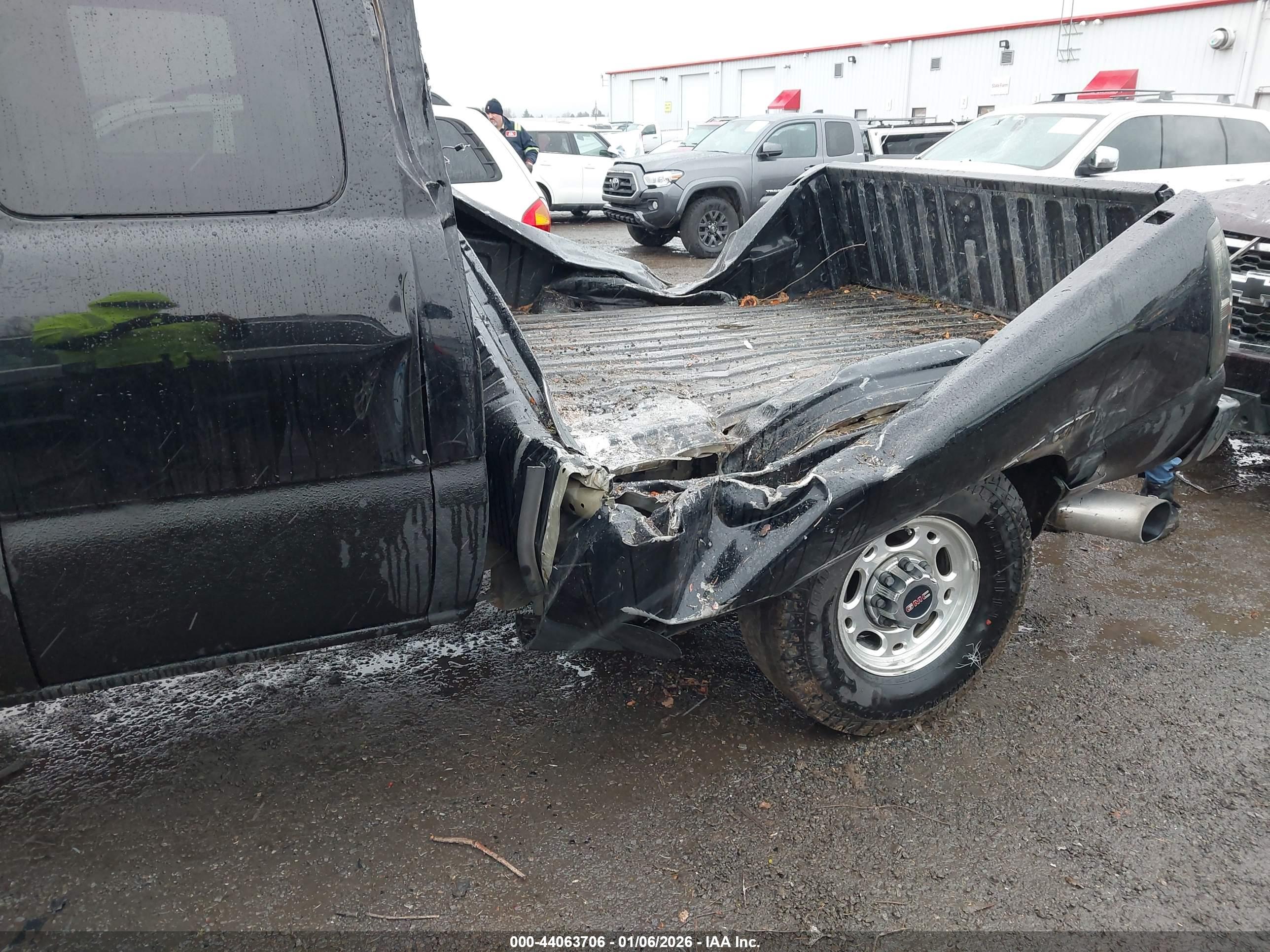 CHEVROLET SILVERADO image 6