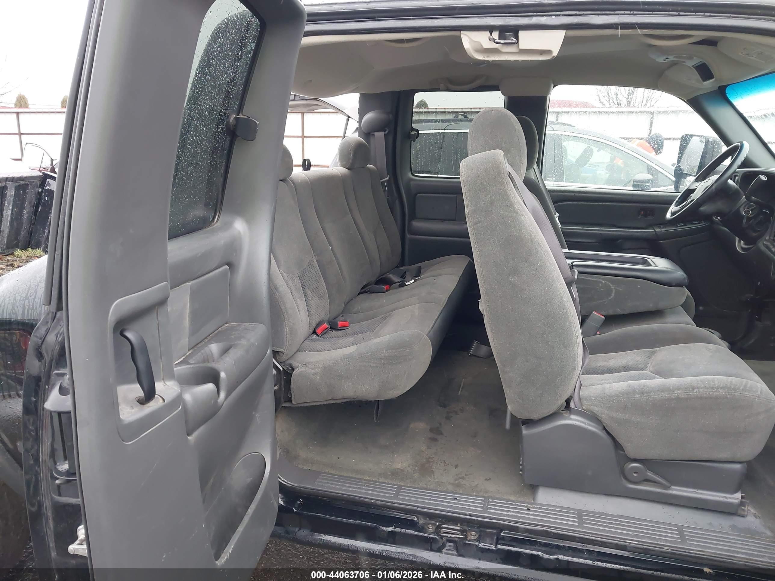 CHEVROLET SILVERADO image 8