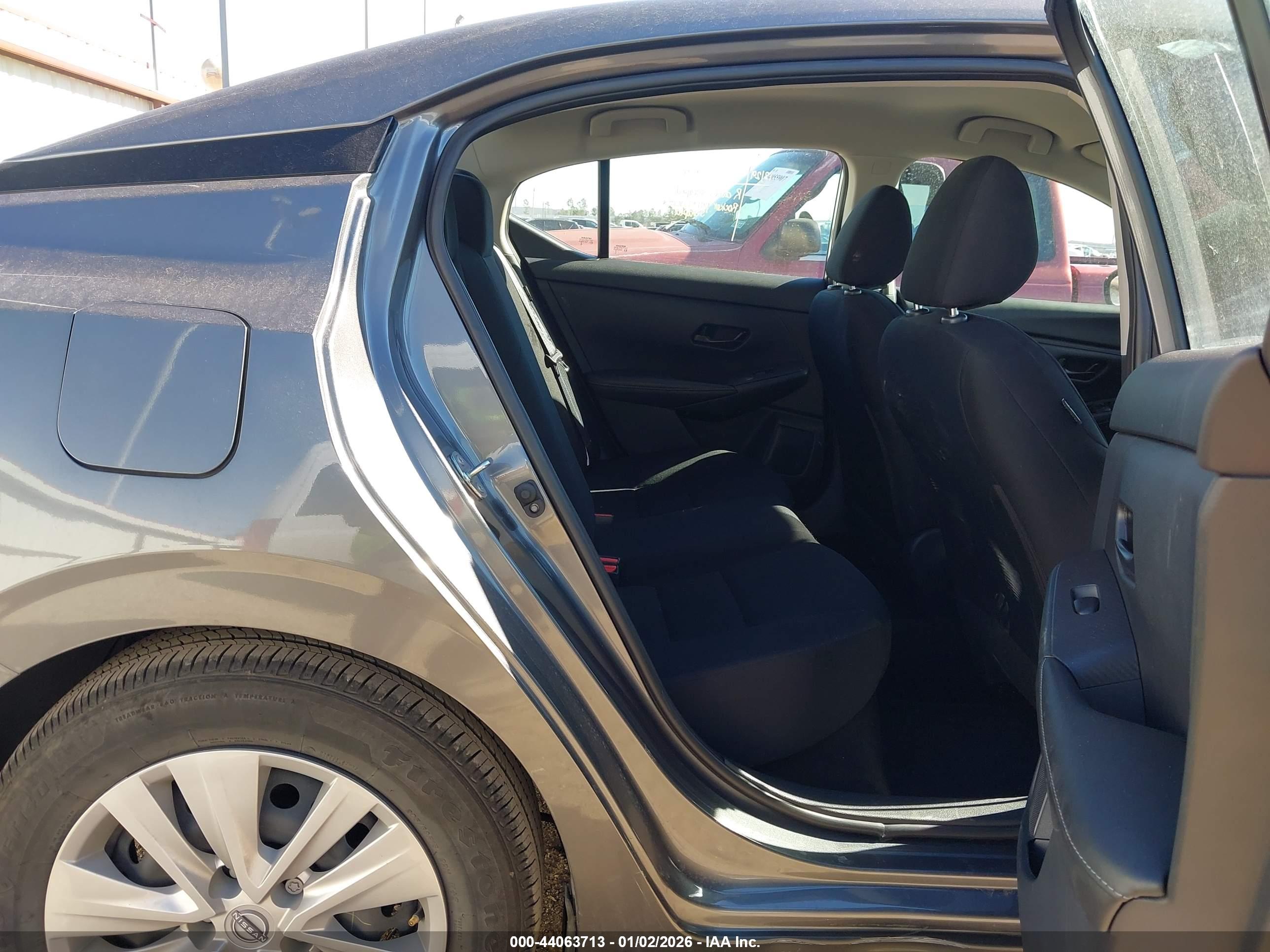 NISSAN SENTRA image 8