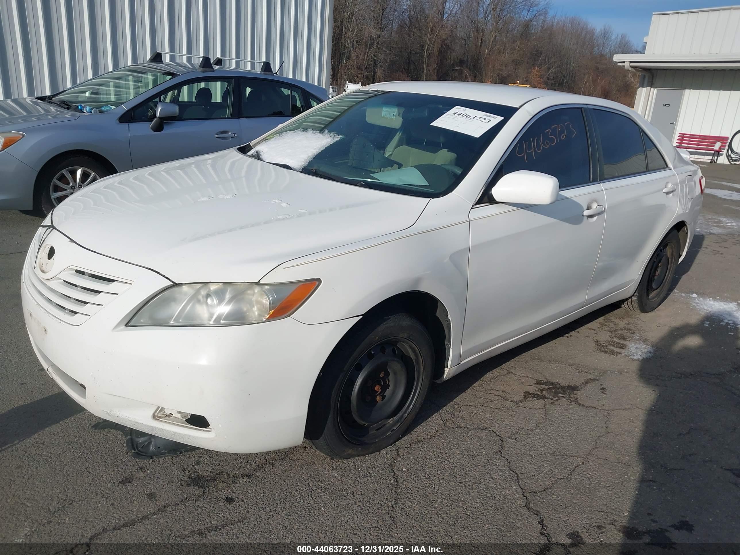 TOYOTA CAMRY image 2