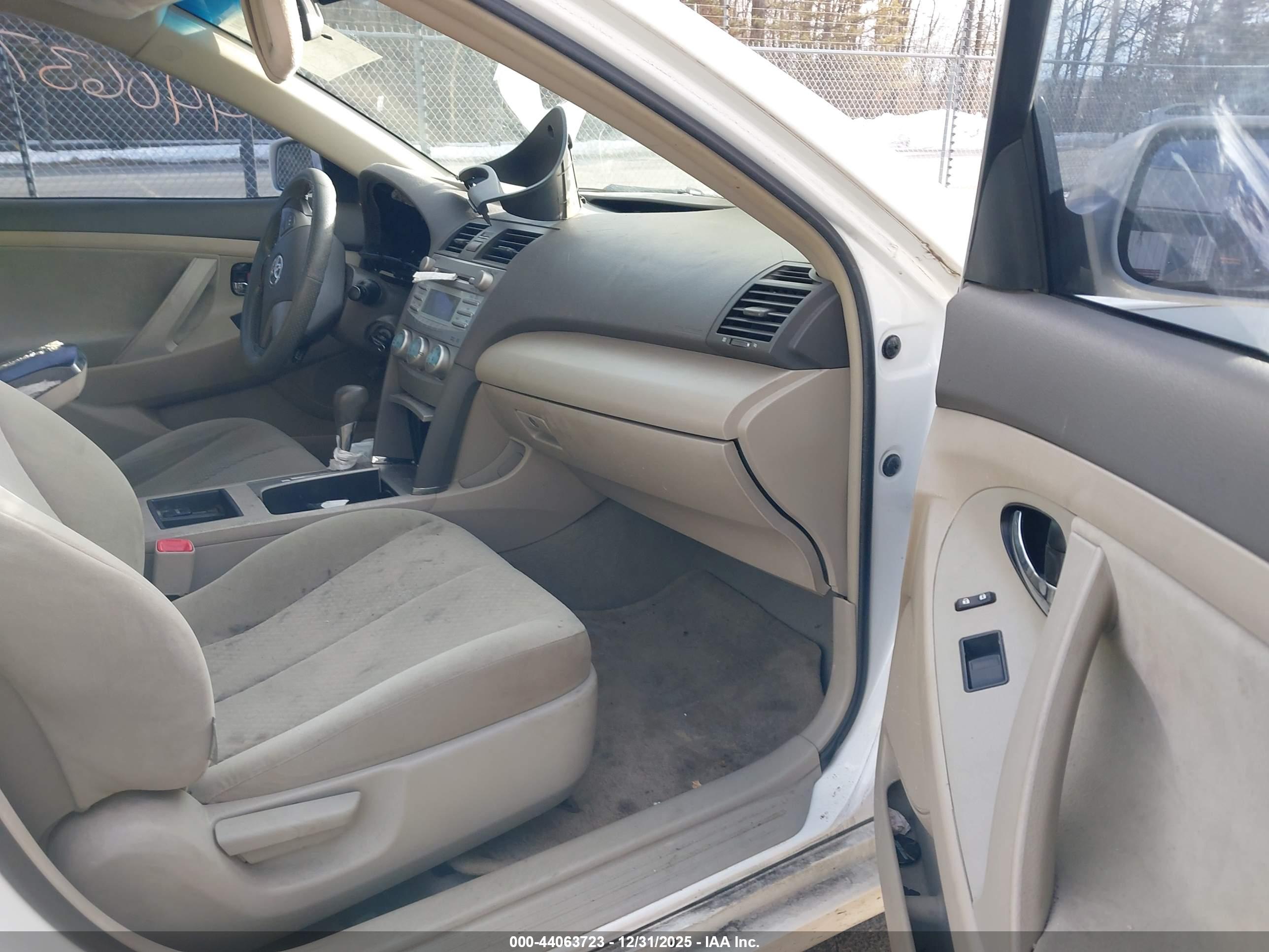 TOYOTA CAMRY image 5