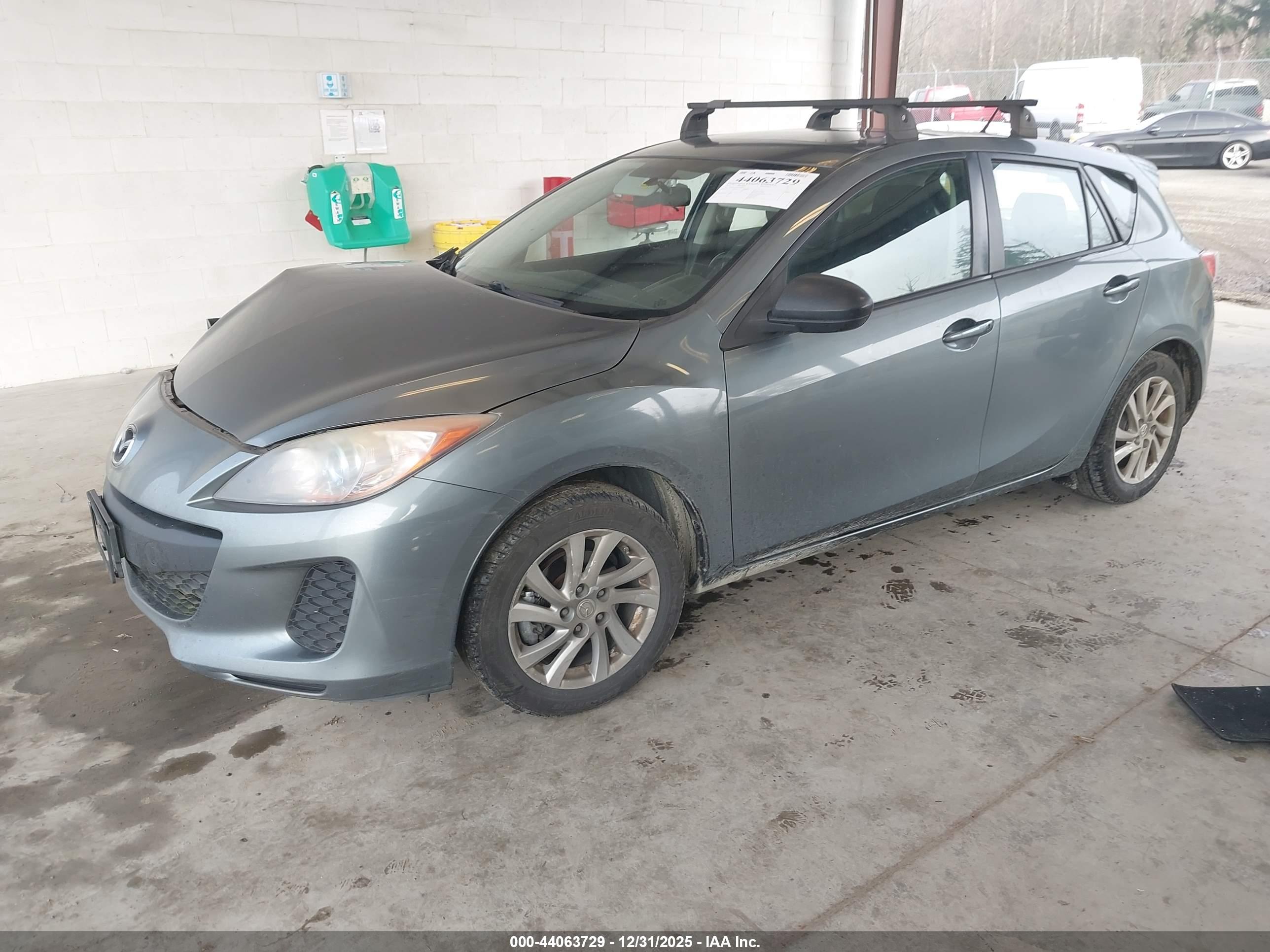 MAZDA MAZDA3 image 2