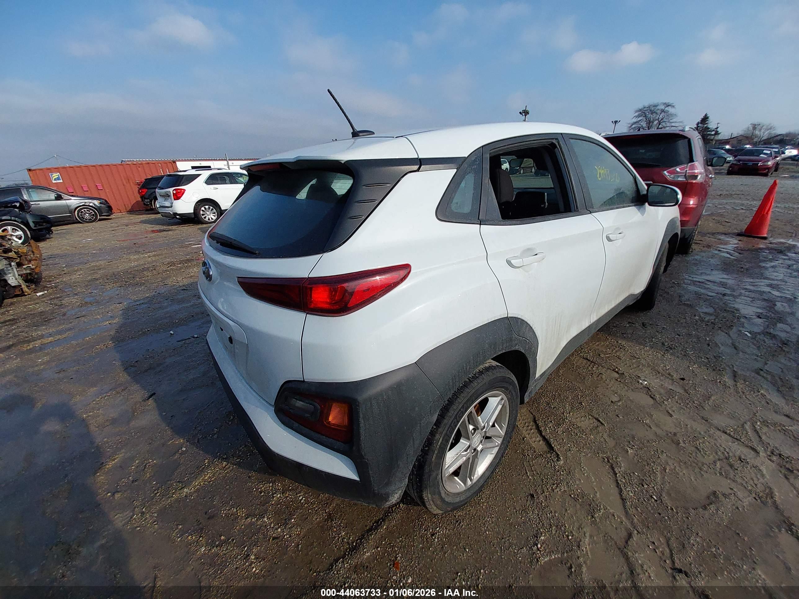 HYUNDAI KONA image 4