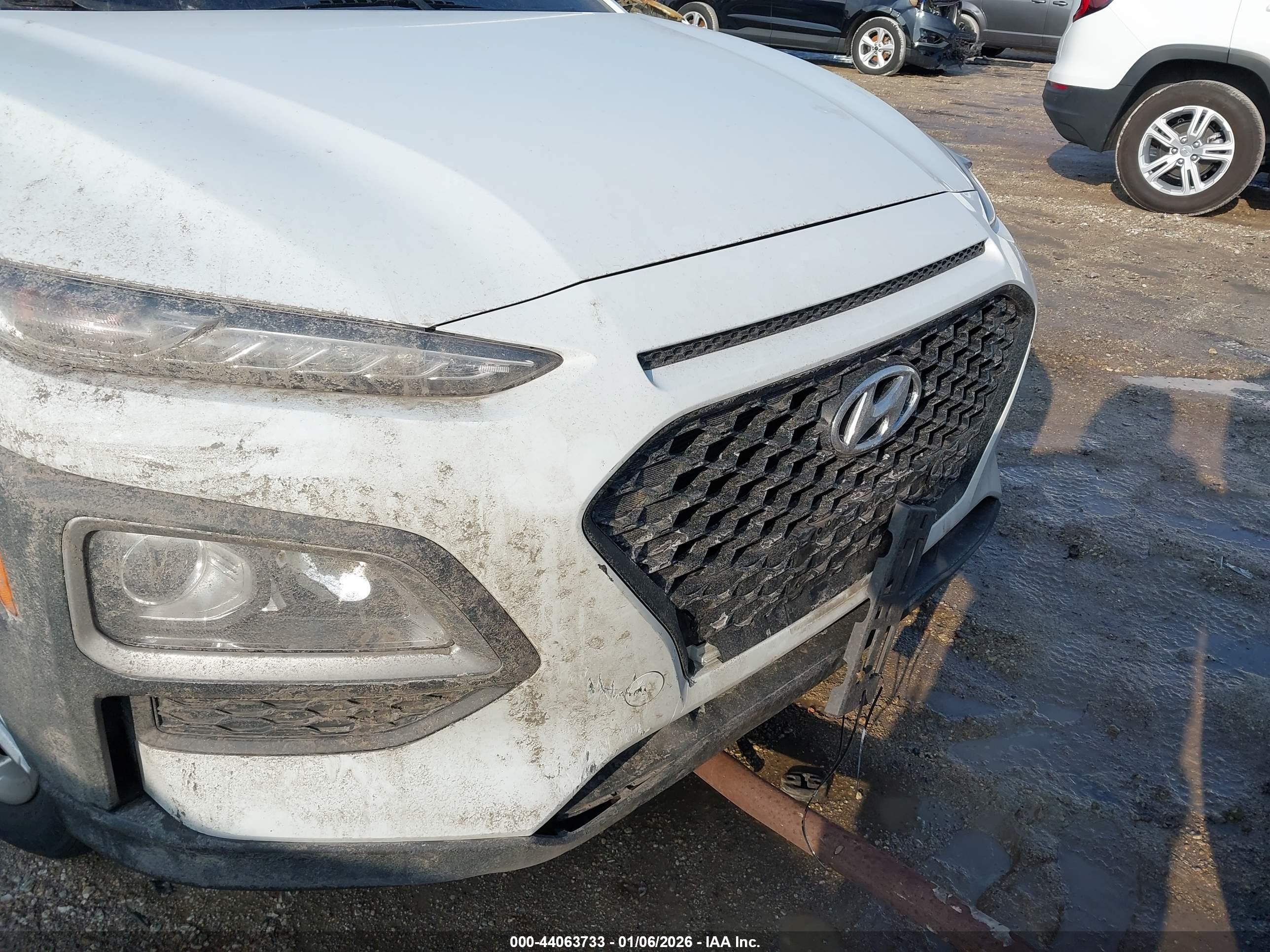HYUNDAI KONA image 6