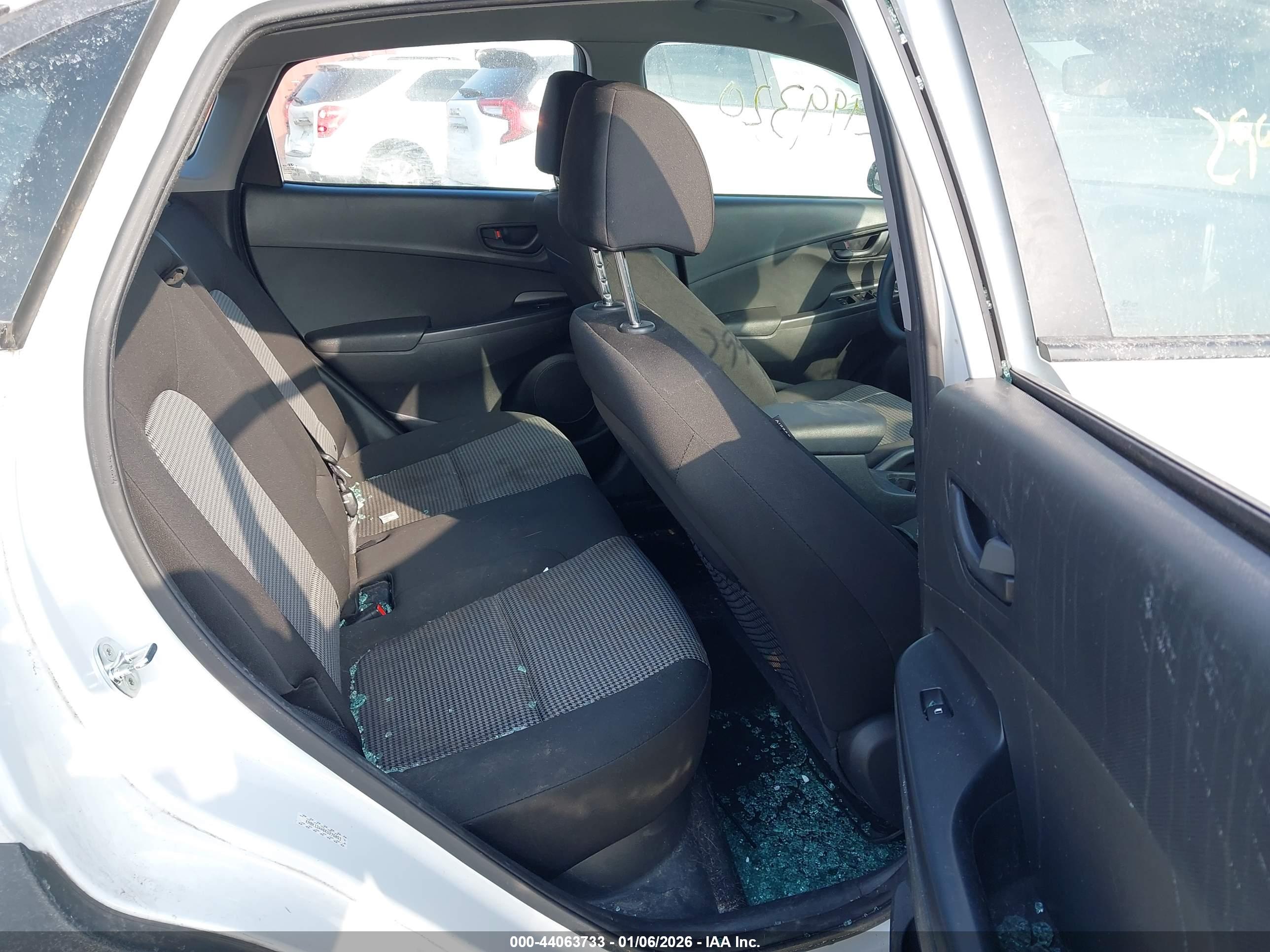 HYUNDAI KONA image 8
