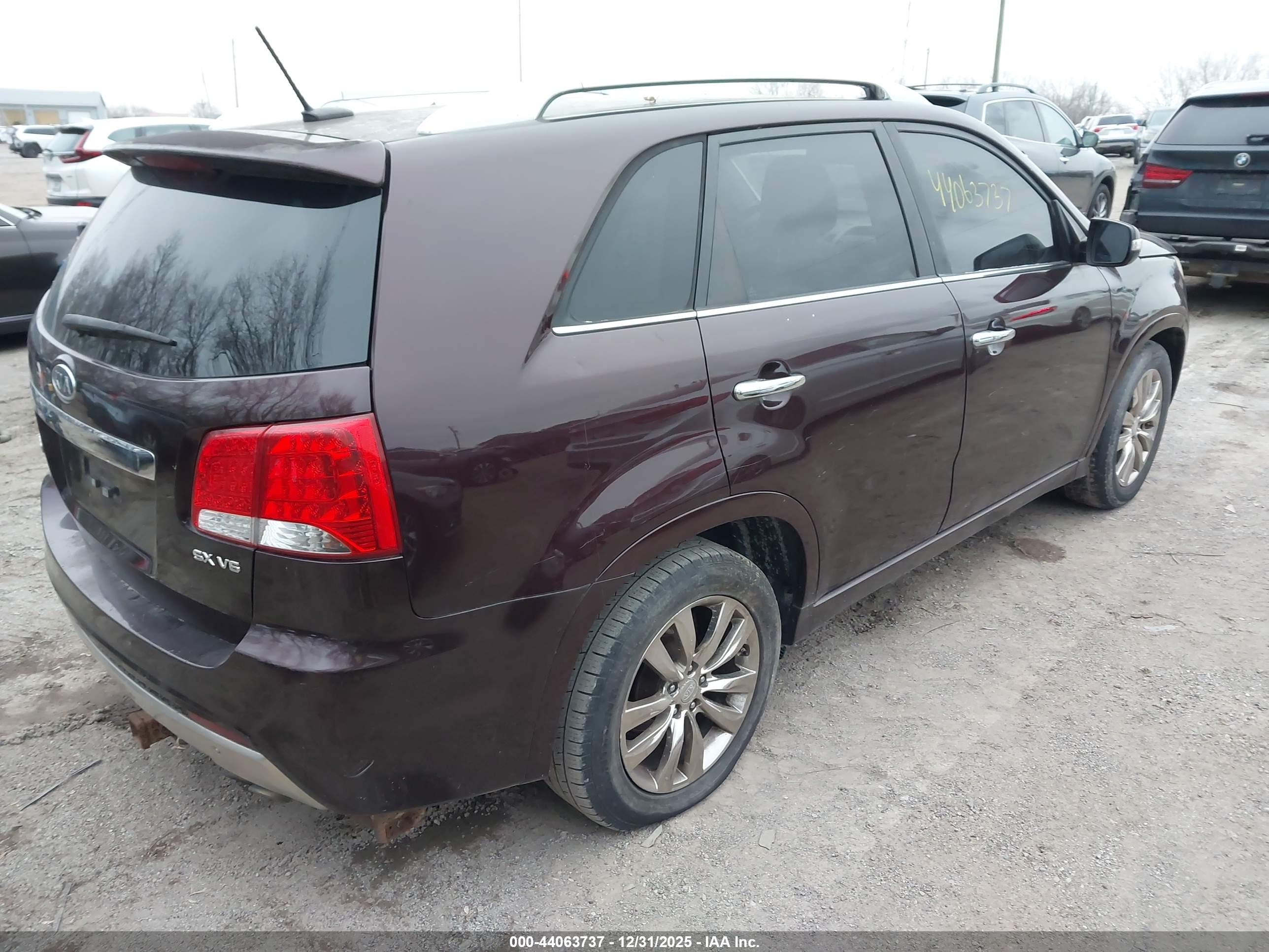 KIA SORENTO image 4