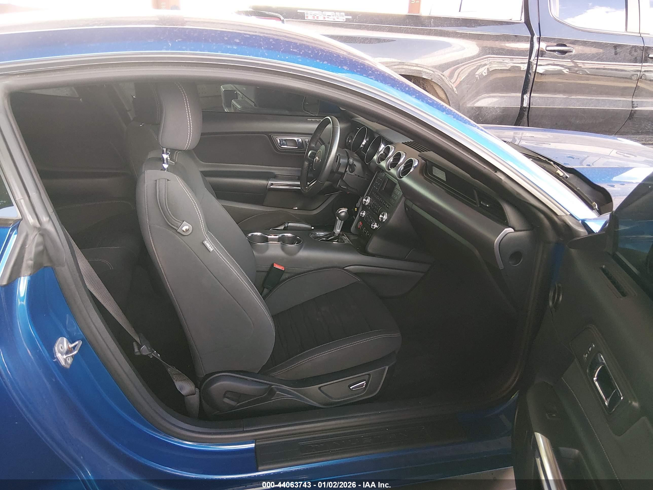 FORD MUSTANG image 5