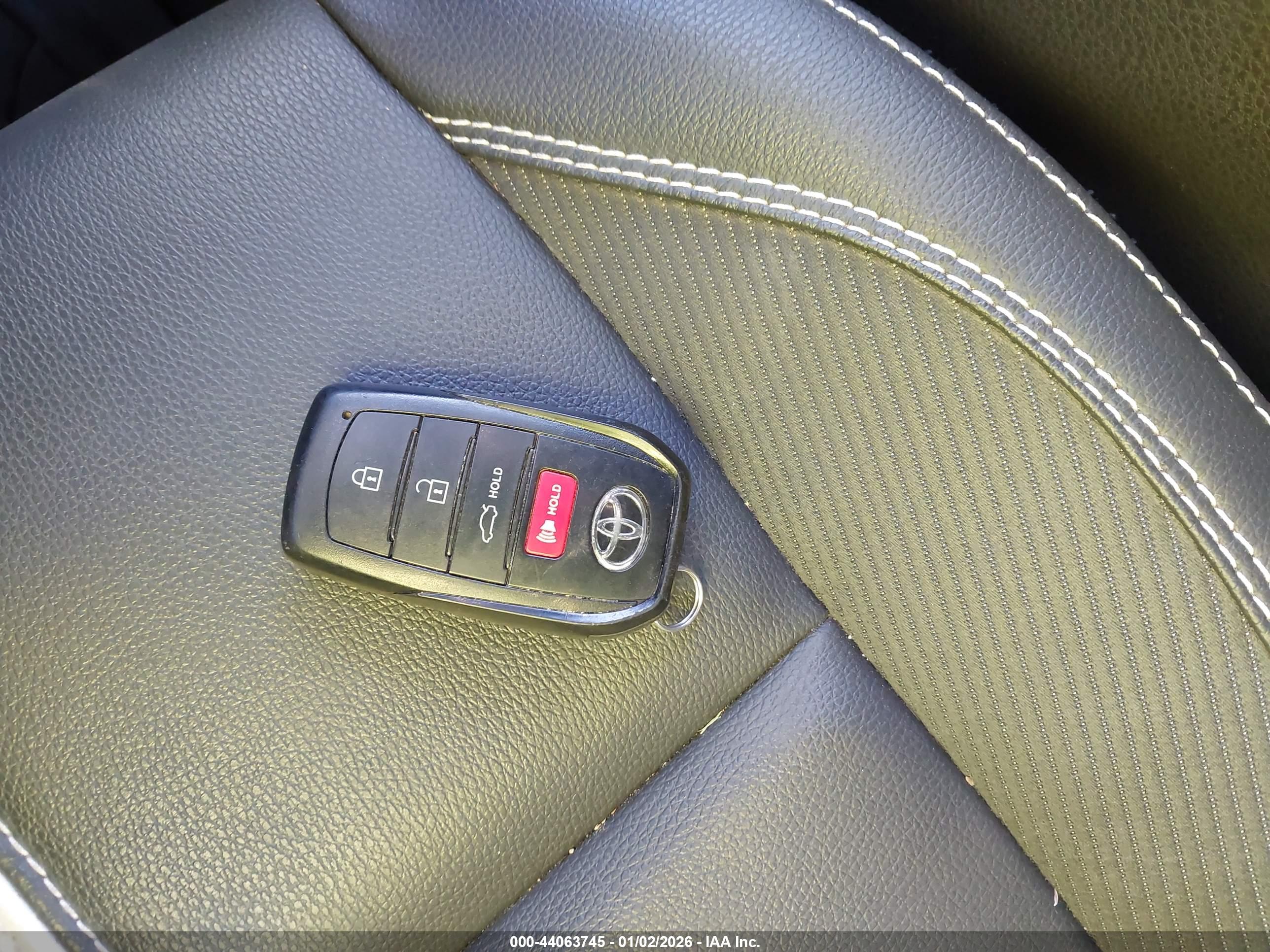 TOYOTA CAMRY image 11