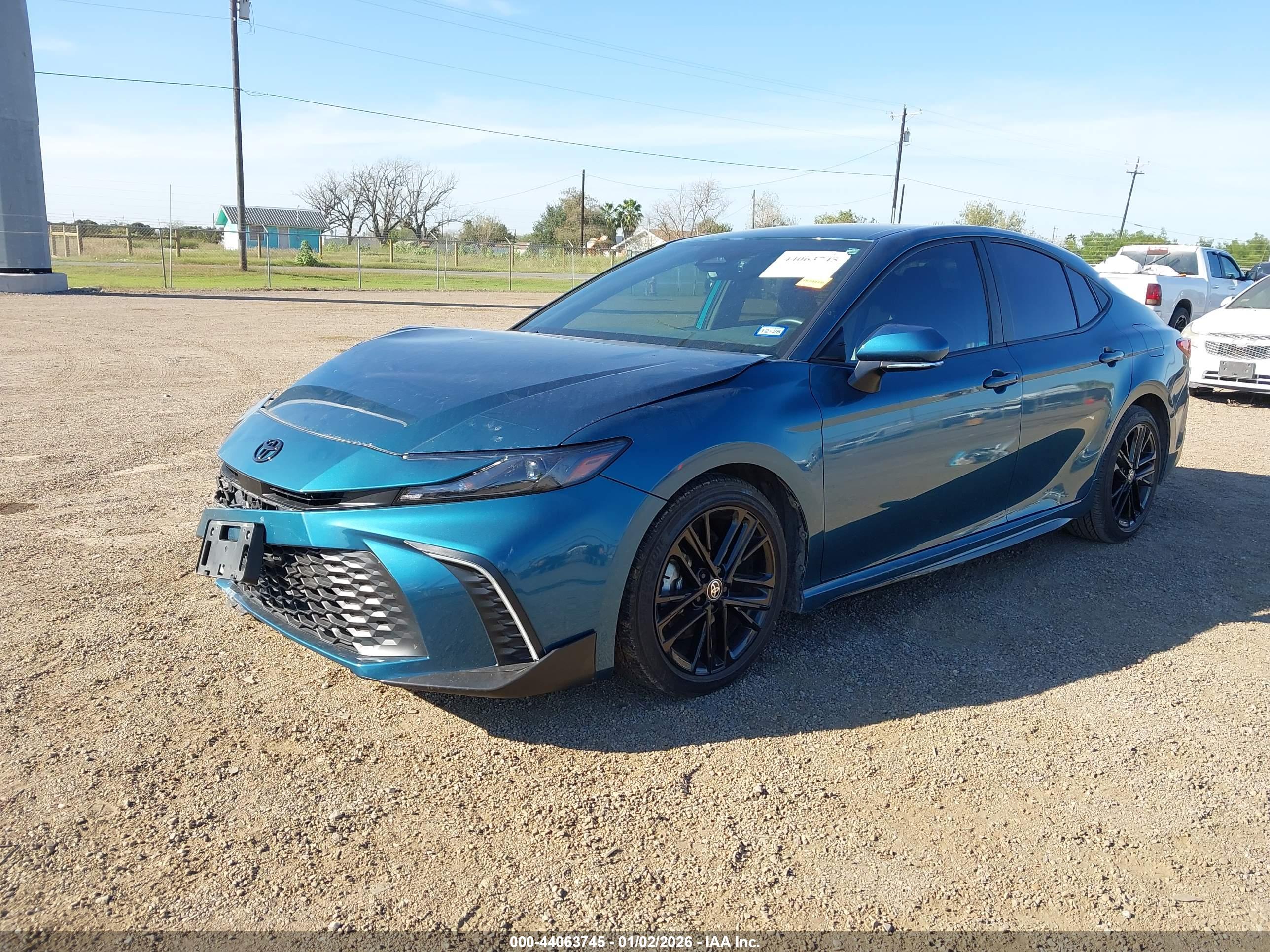 TOYOTA CAMRY image 2