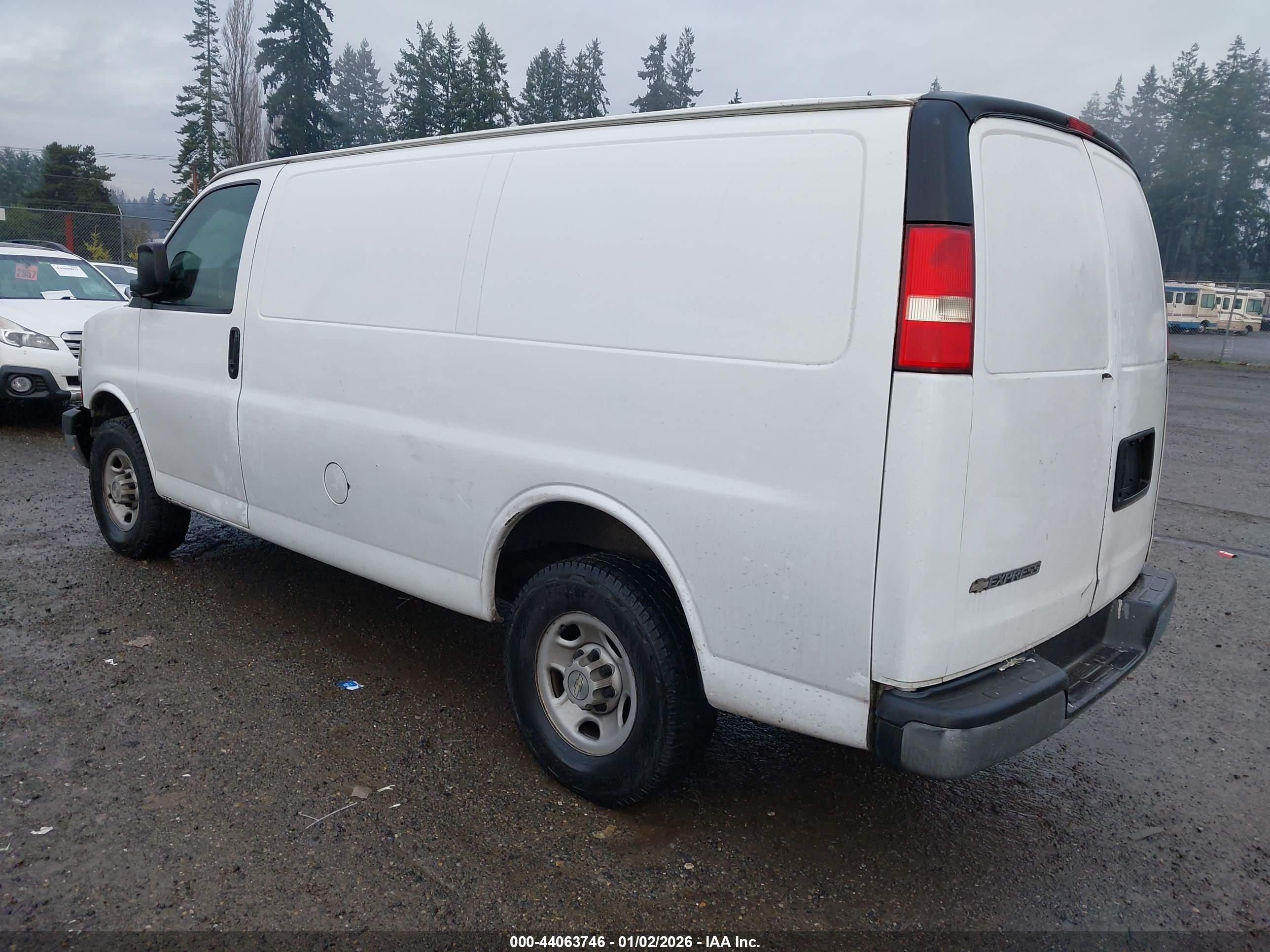 CHEVROLET EXPRESS image 3
