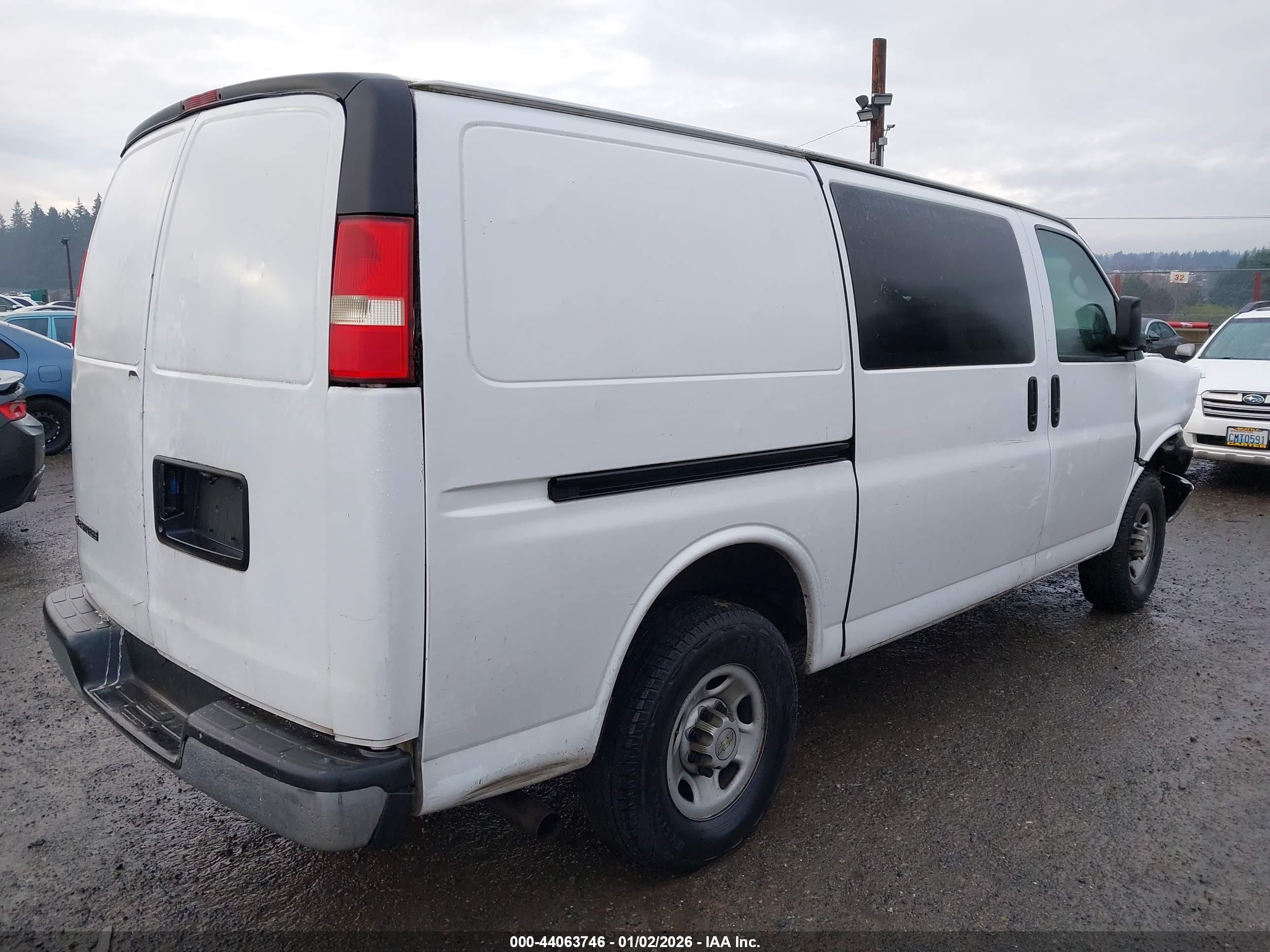 CHEVROLET EXPRESS image 4