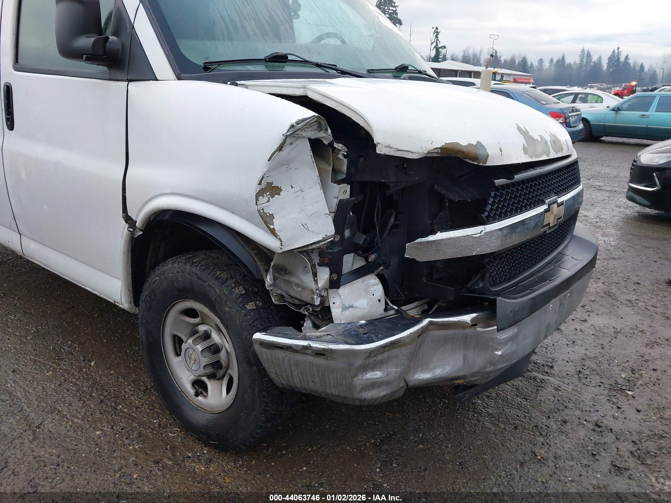 CHEVROLET EXPRESS image 6