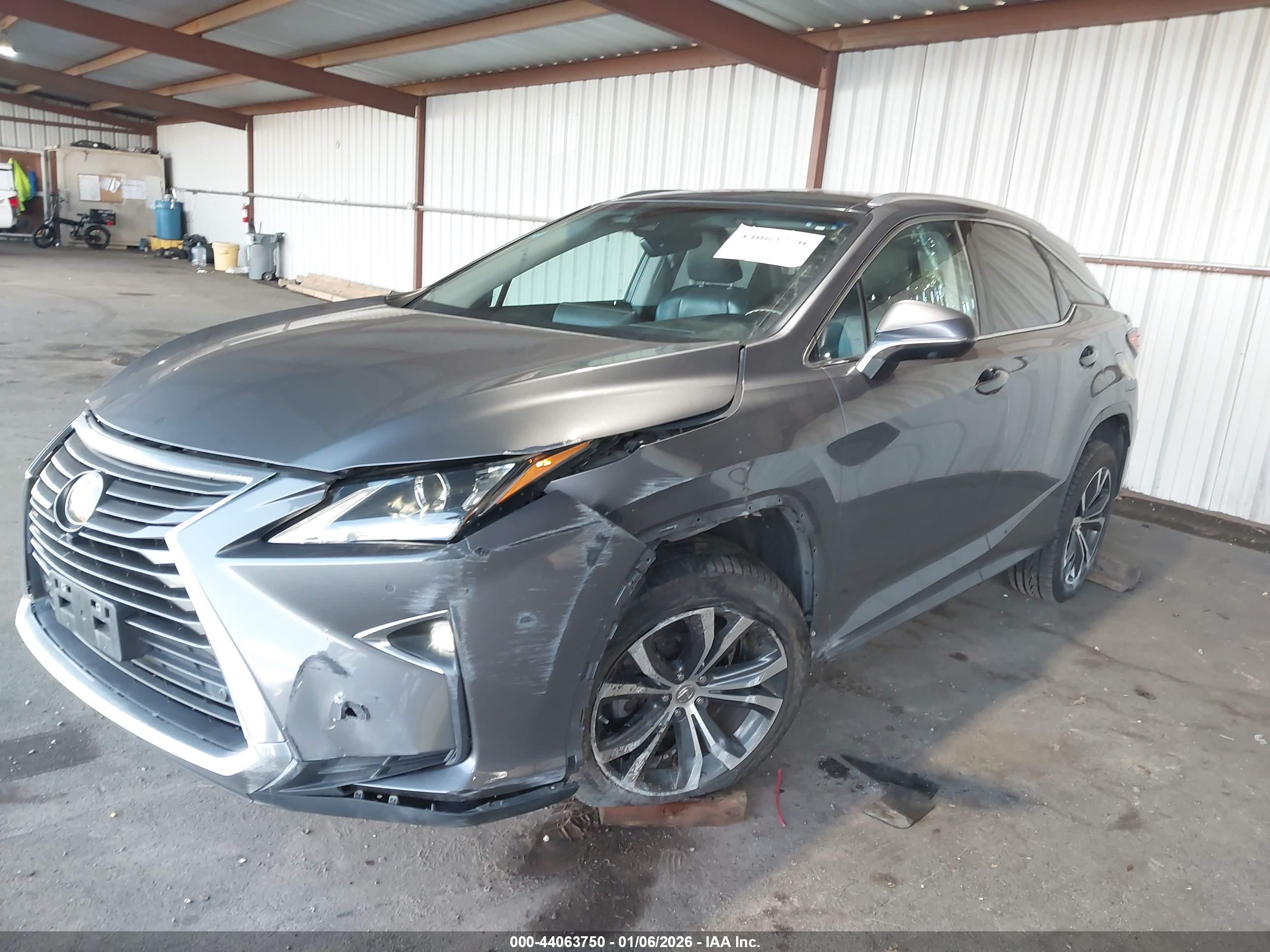LEXUS RX image 2