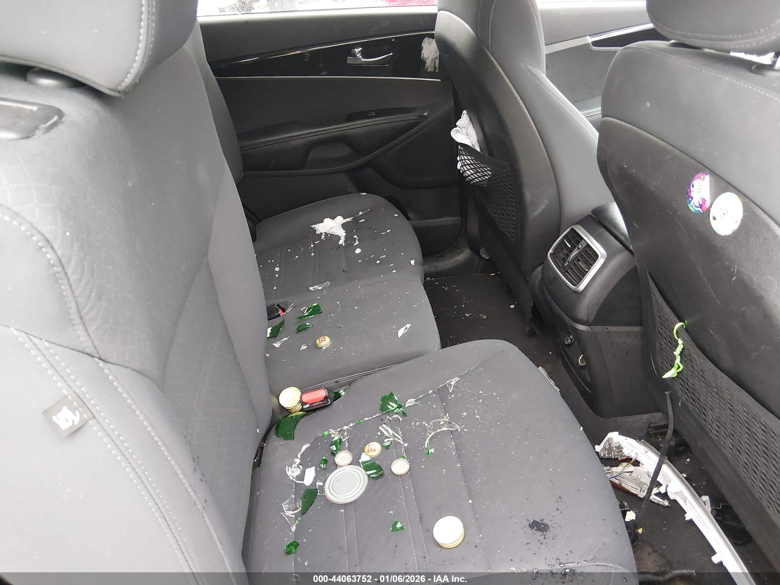 KIA SORENTO image 8