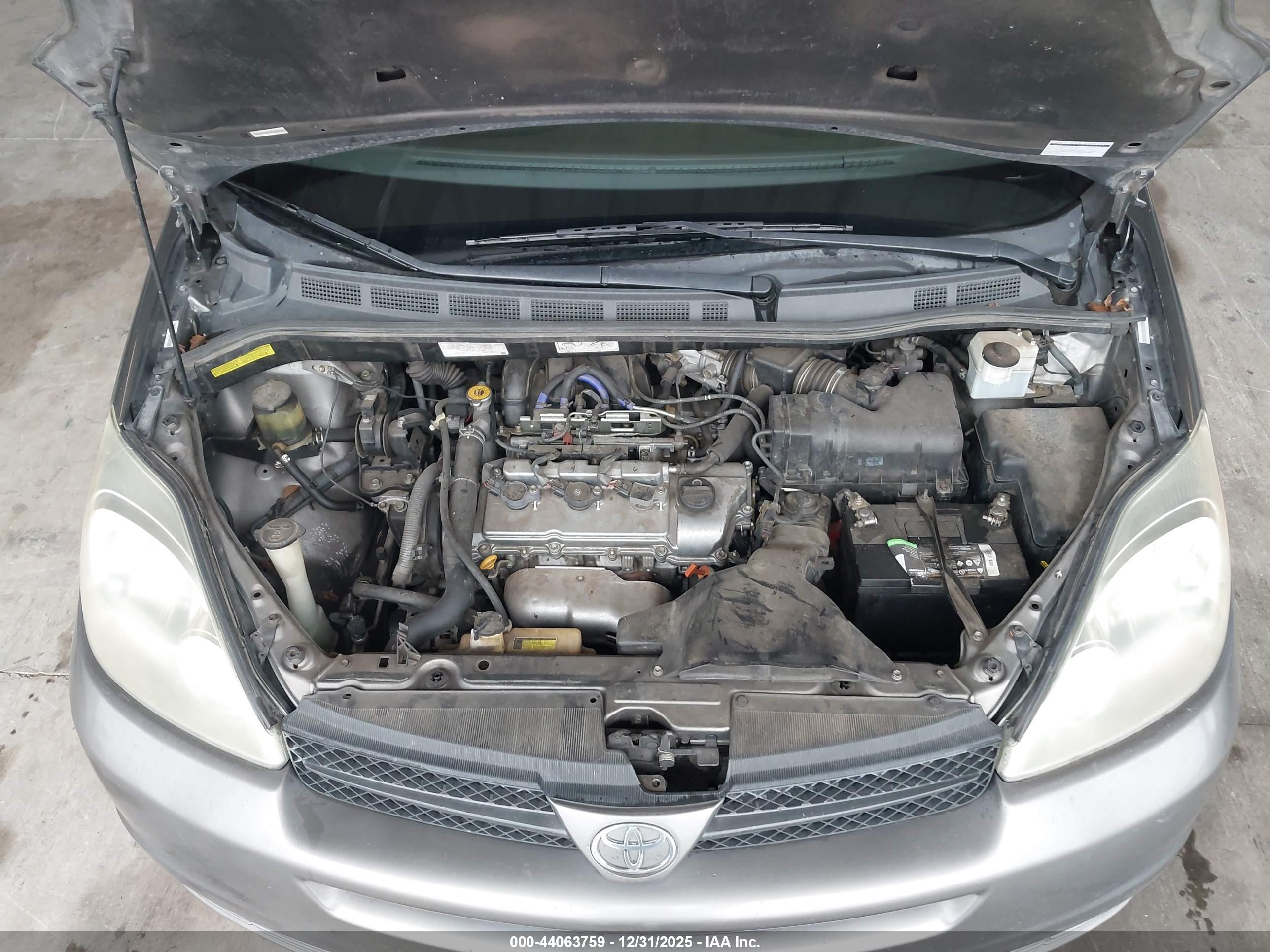 TOYOTA SIENNA image 10