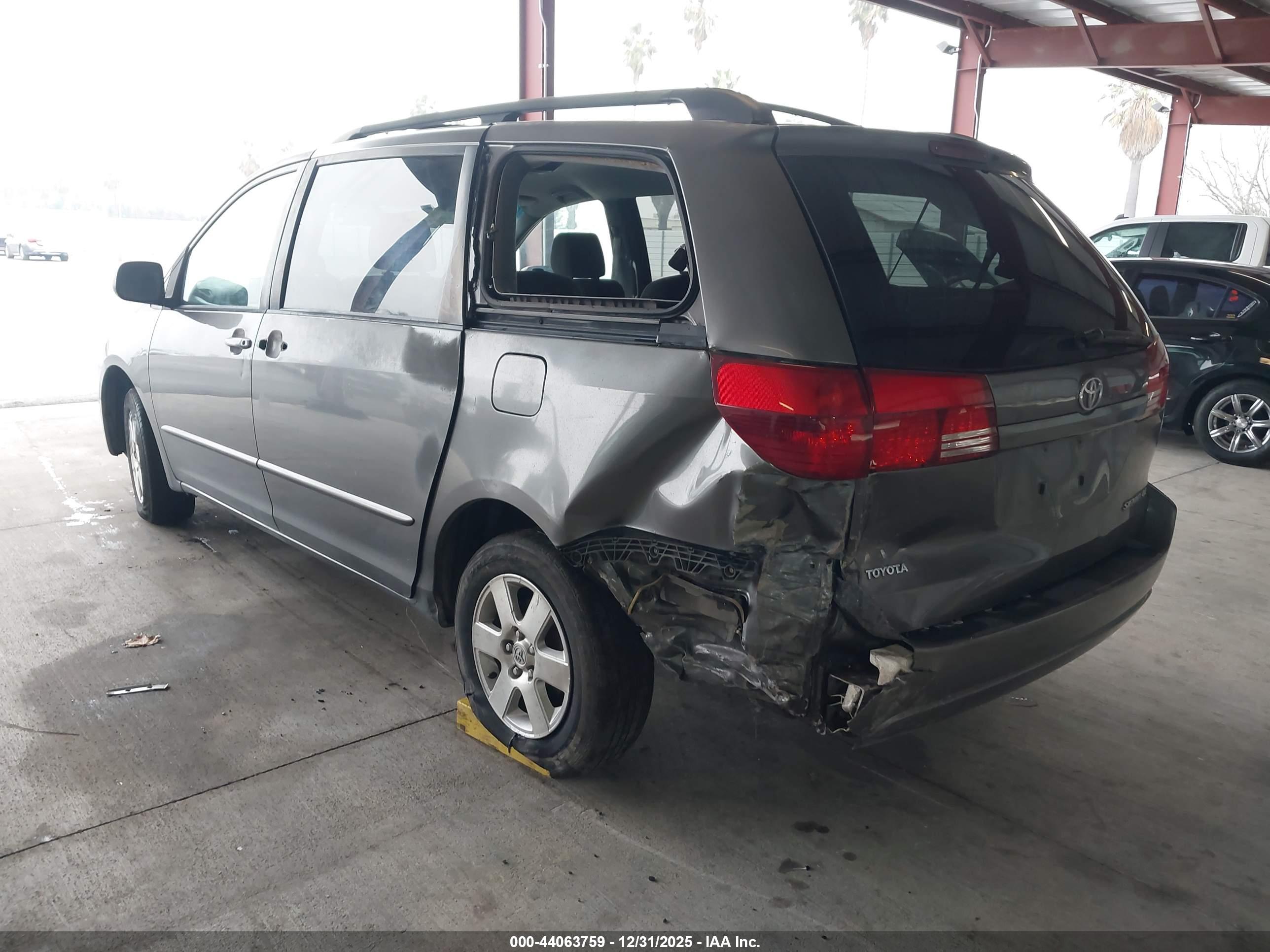 TOYOTA SIENNA image 3