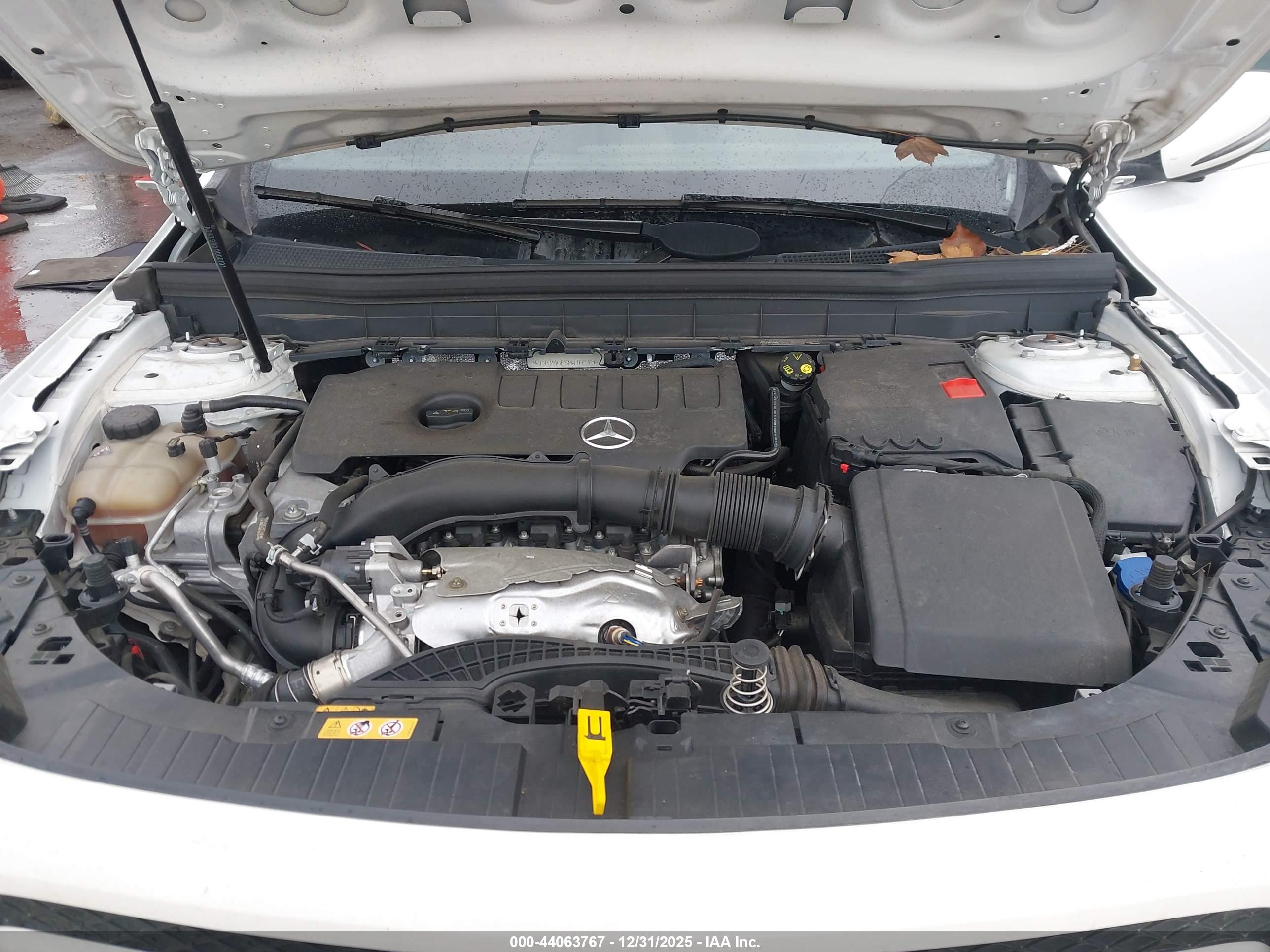 MERCEDES-BENZ GLB image 10