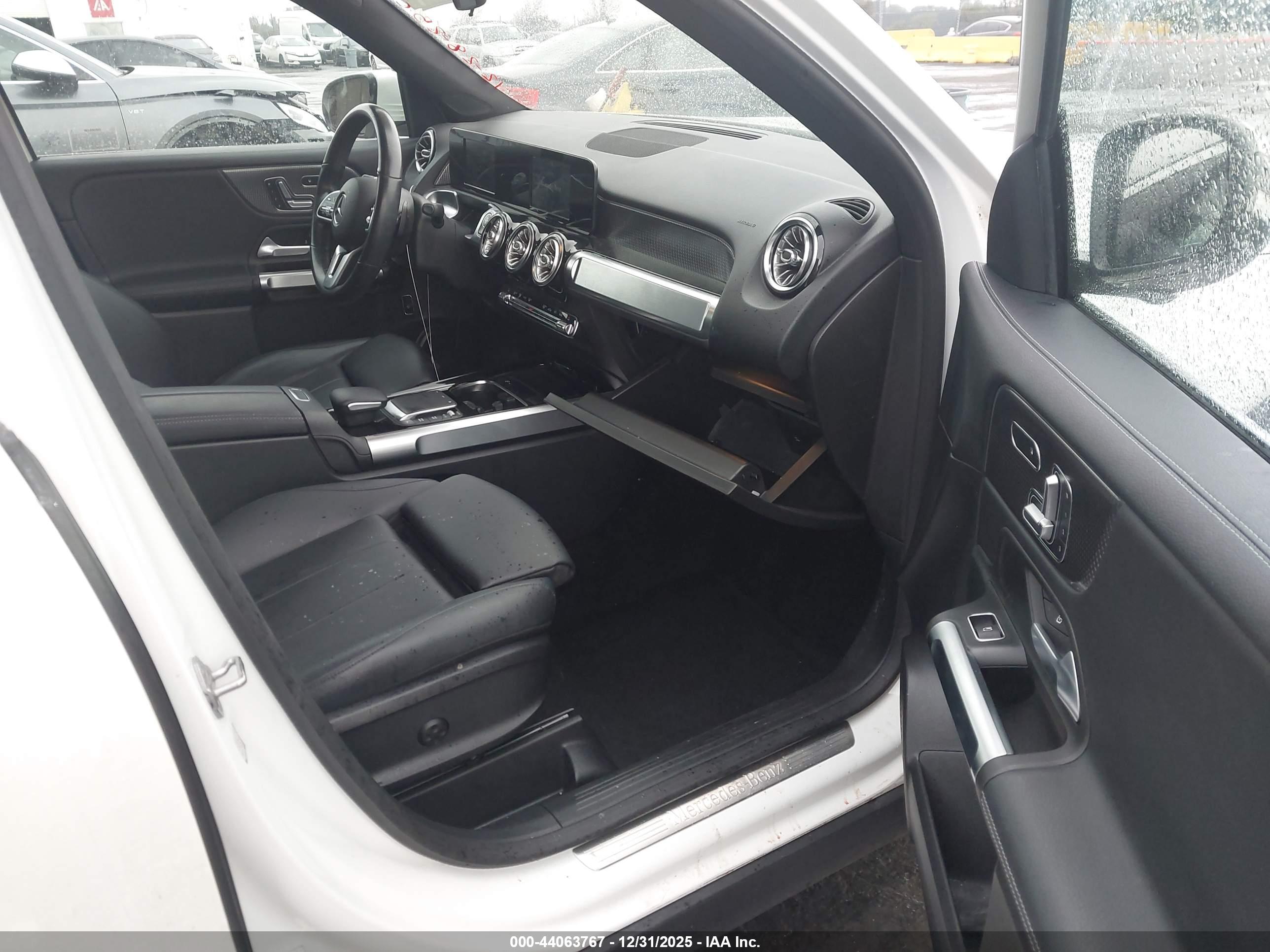 MERCEDES-BENZ GLB image 5