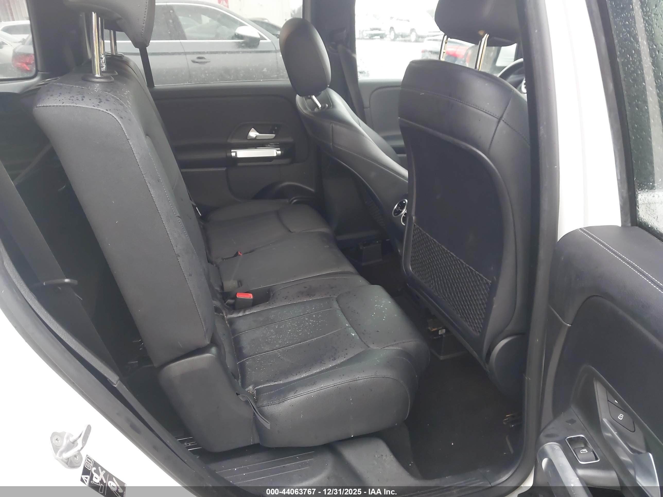 MERCEDES-BENZ GLB image 8