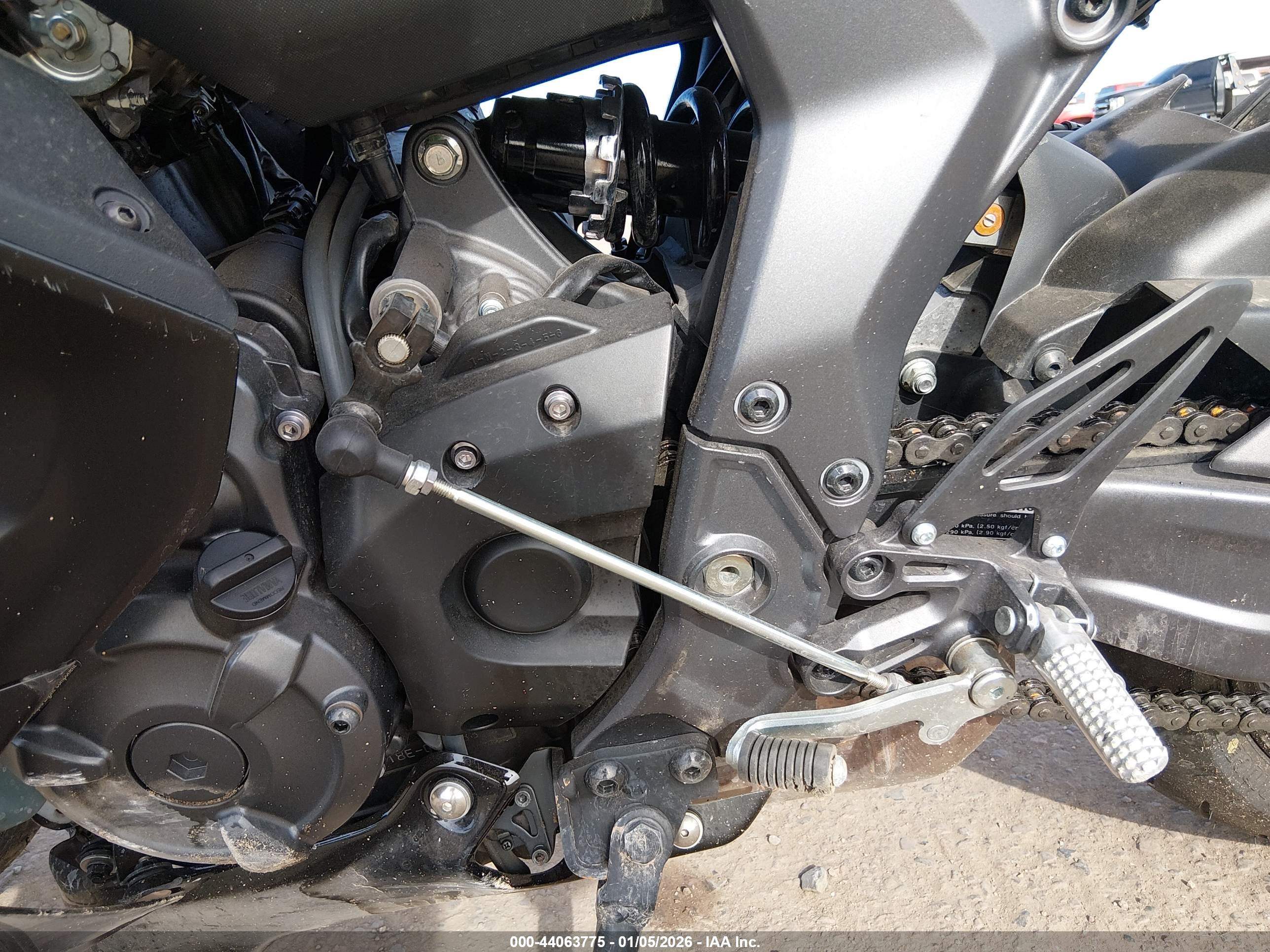 YAMAHA YZFR7 image 9