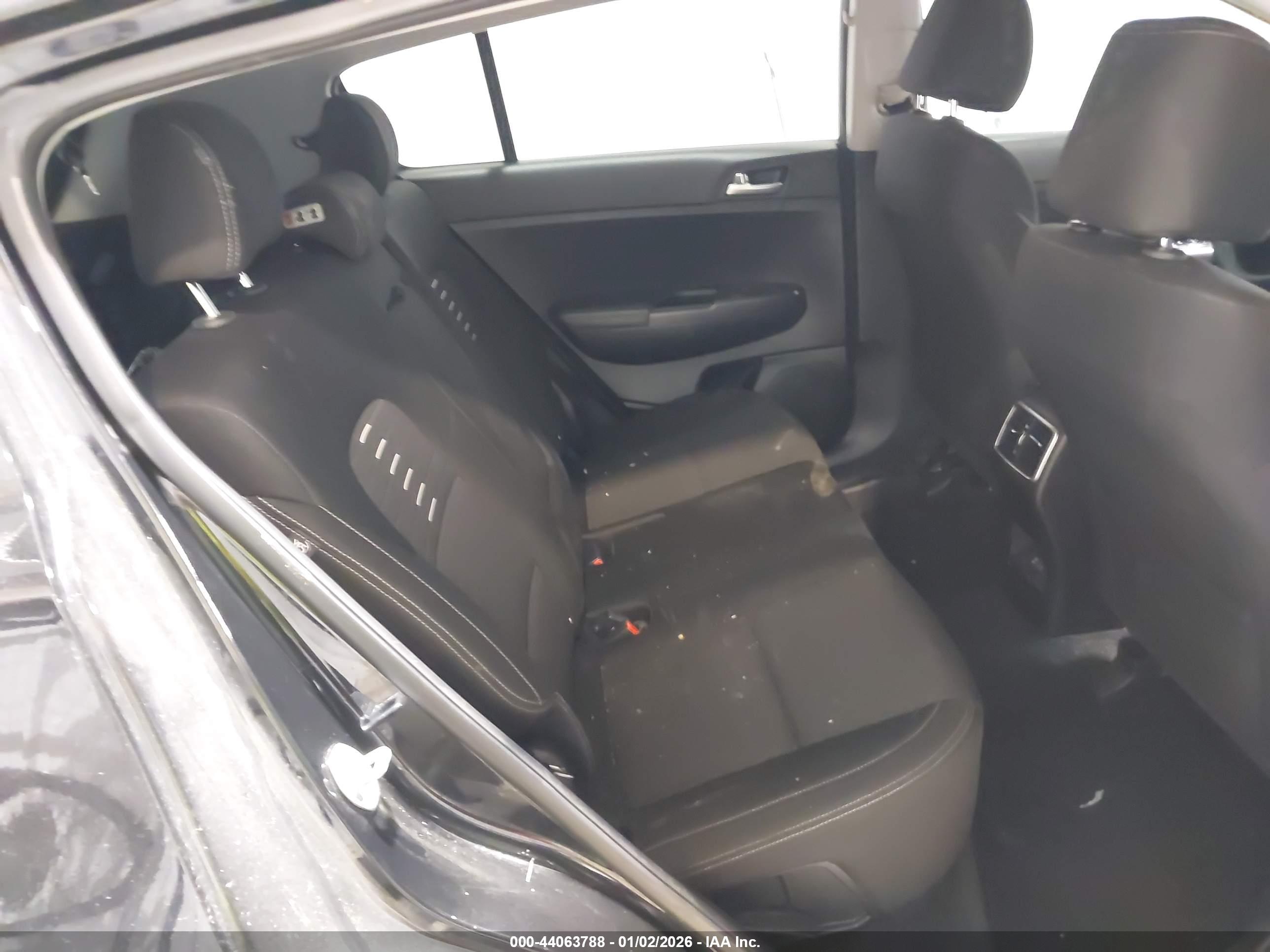KIA SPORTAGE image 8