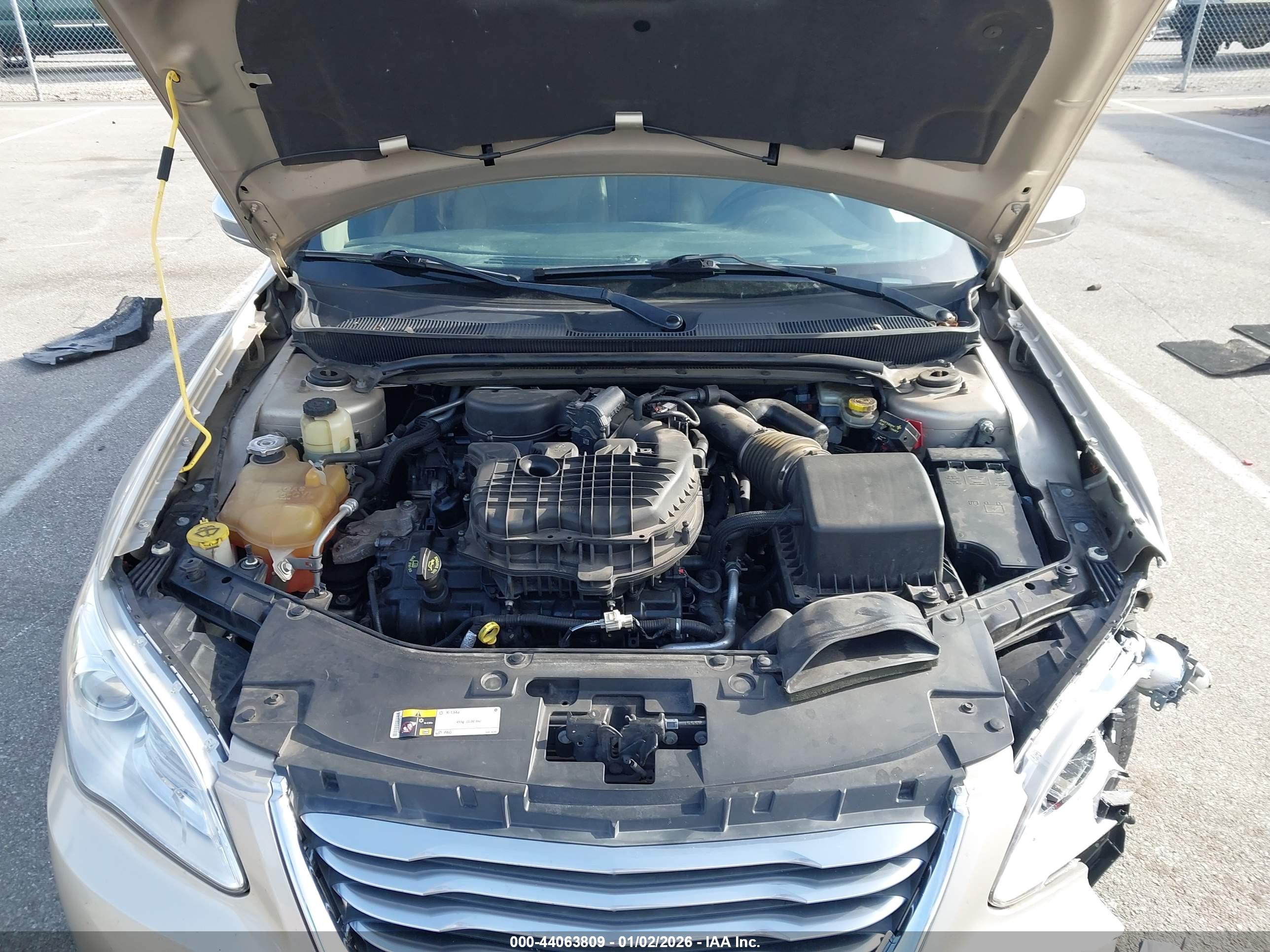 CHRYSLER 200 image 10