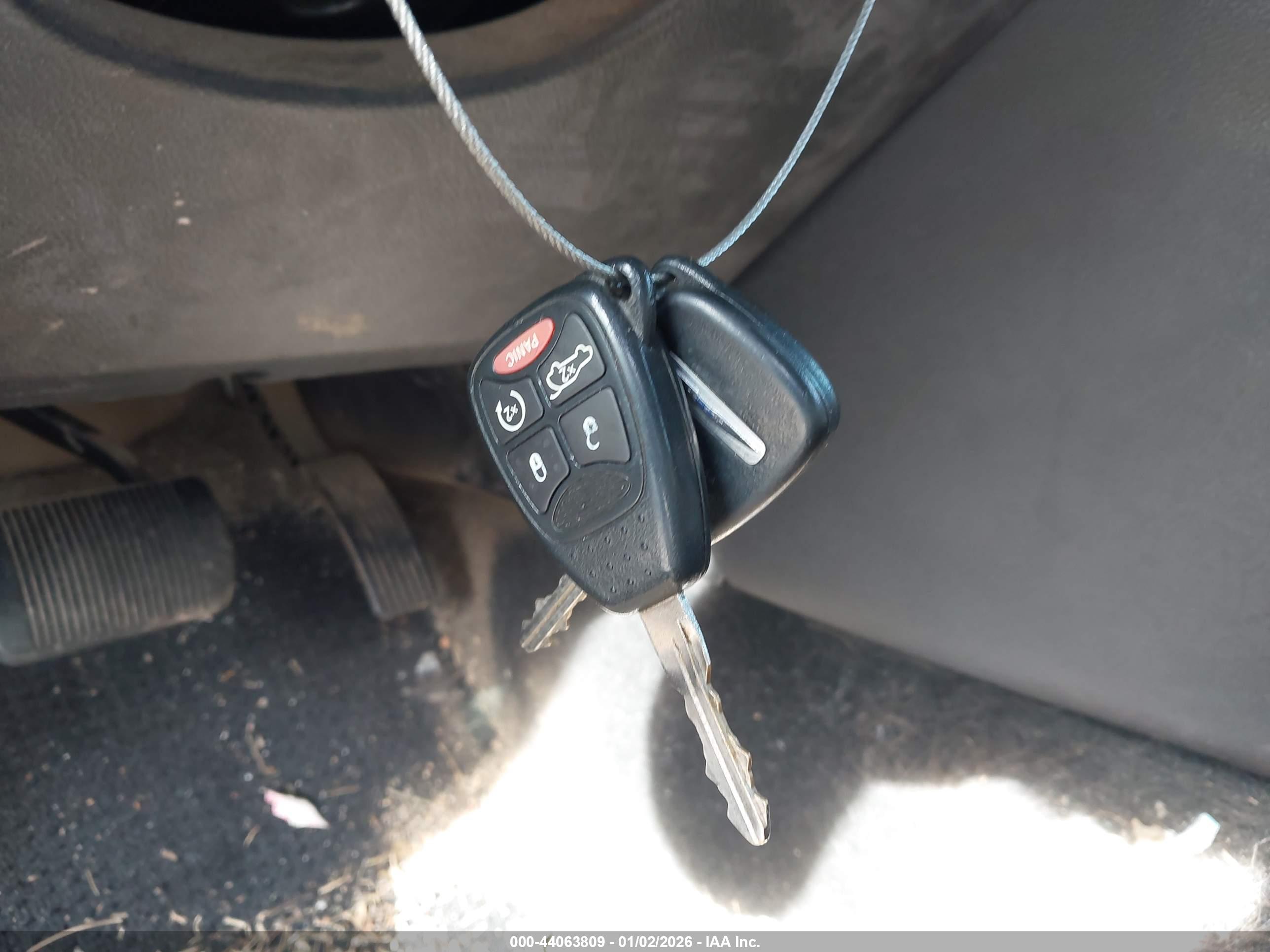 CHRYSLER 200 image 11