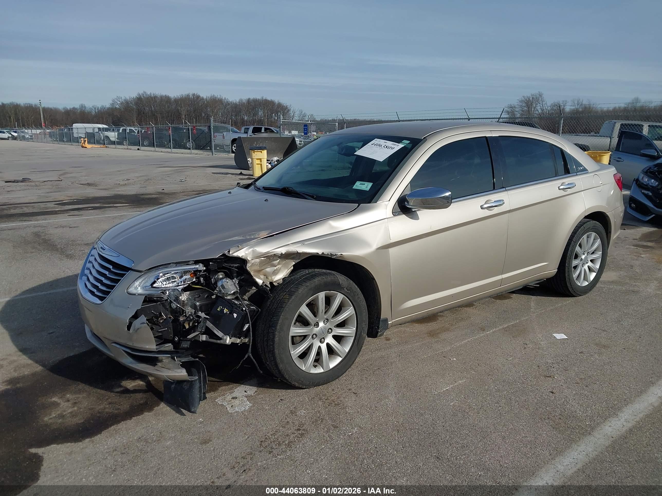 CHRYSLER 200 image 2