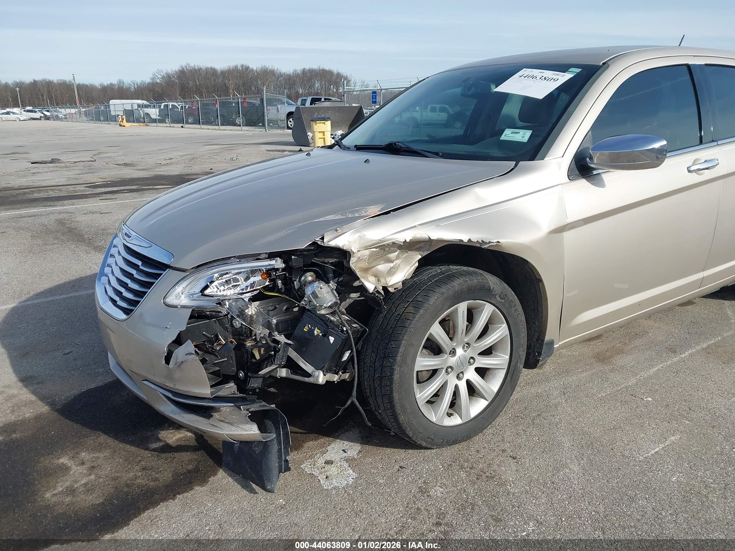 CHRYSLER 200 image 6