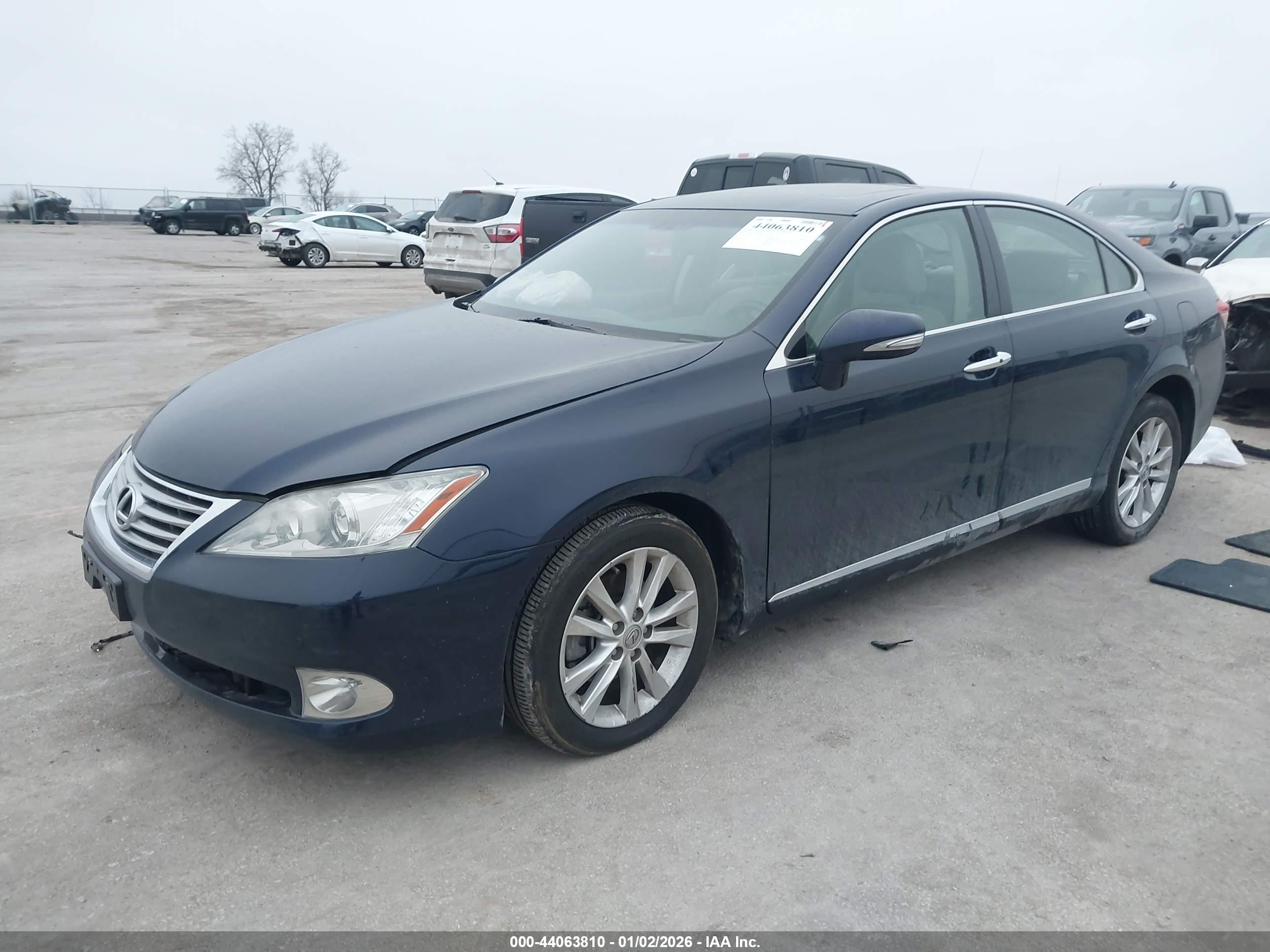 LEXUS ES image 2