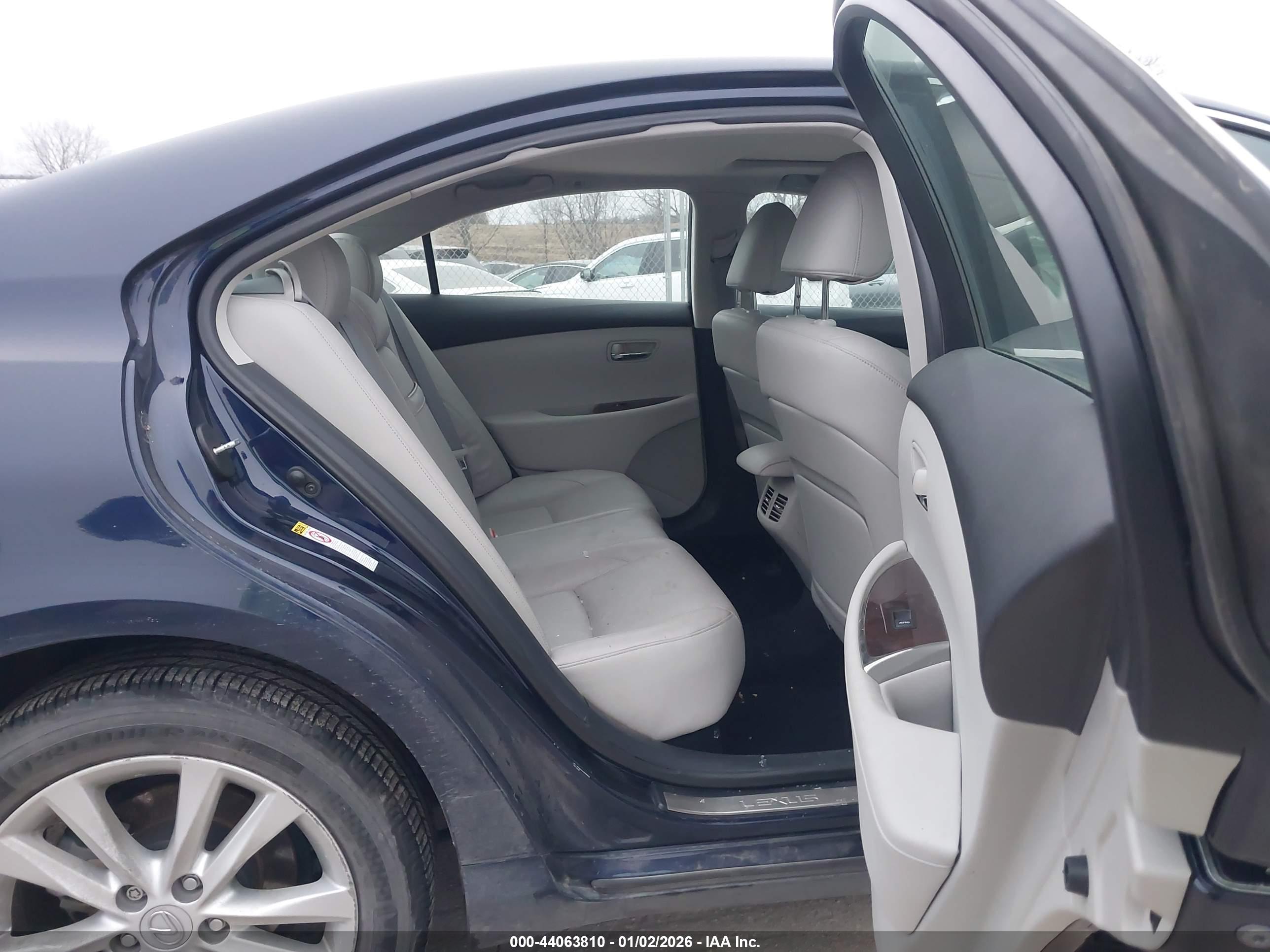 LEXUS ES image 8