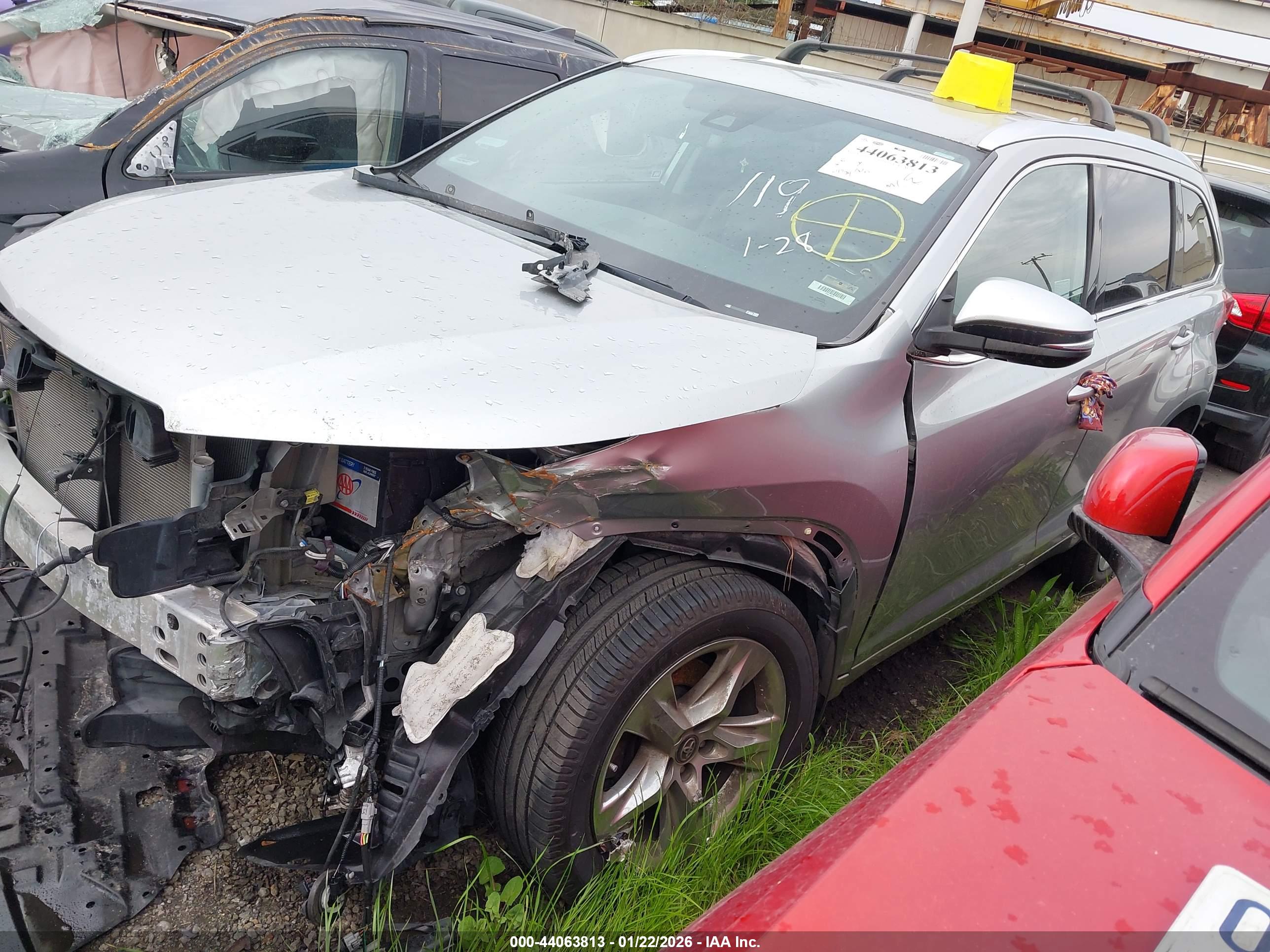TOYOTA HIGHLANDER image 2