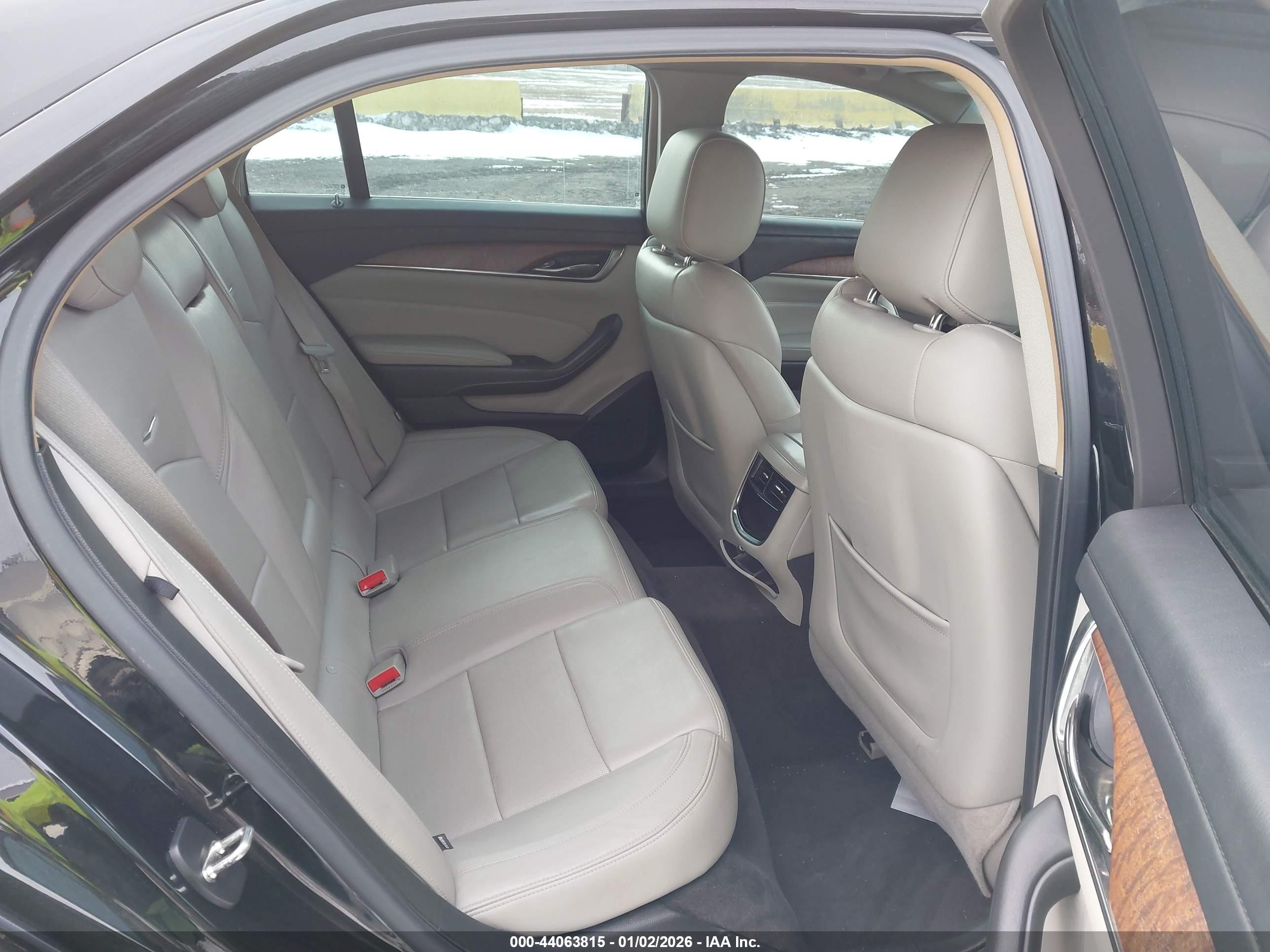 CADILLAC CTS image 8