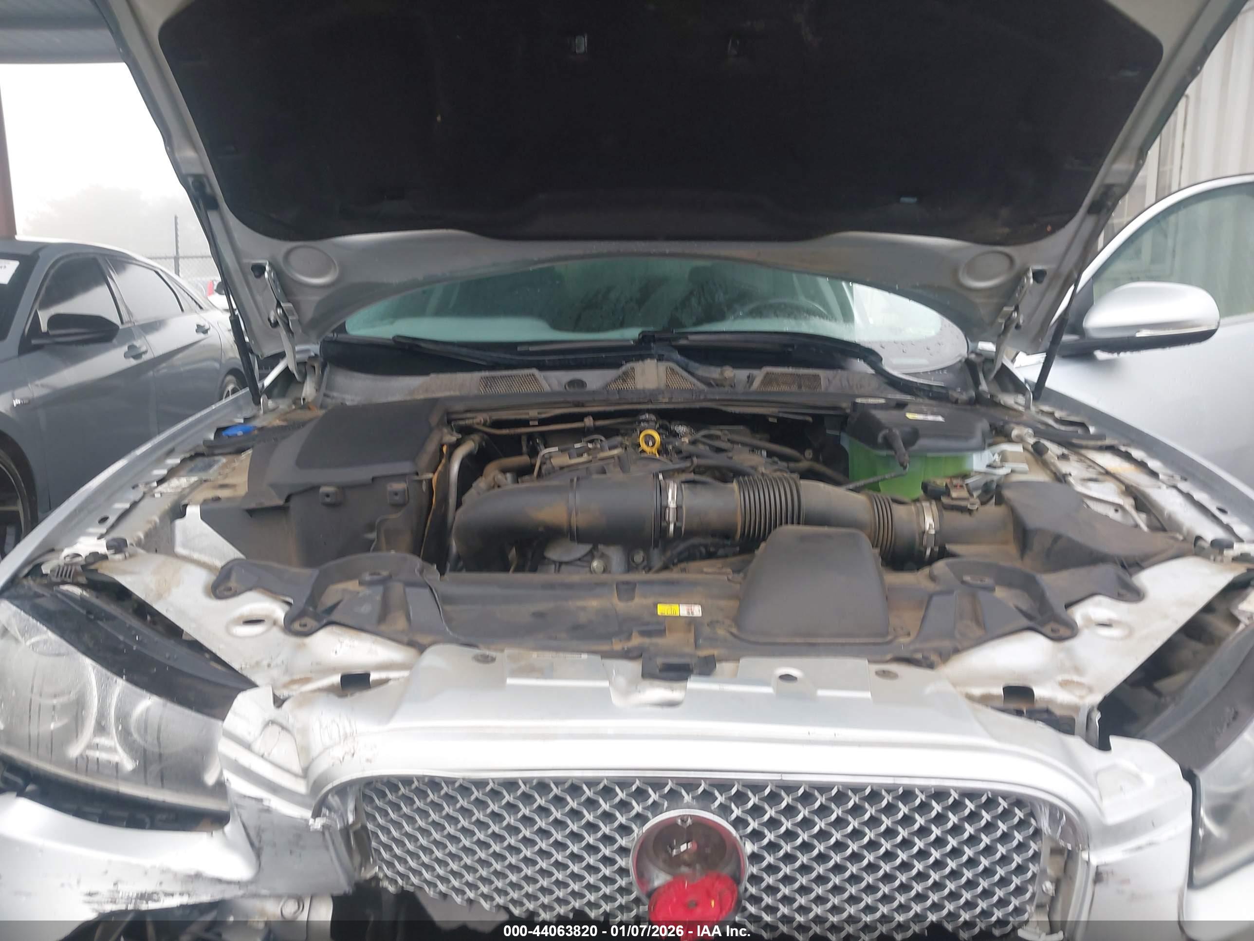 JAGUAR XF image 10